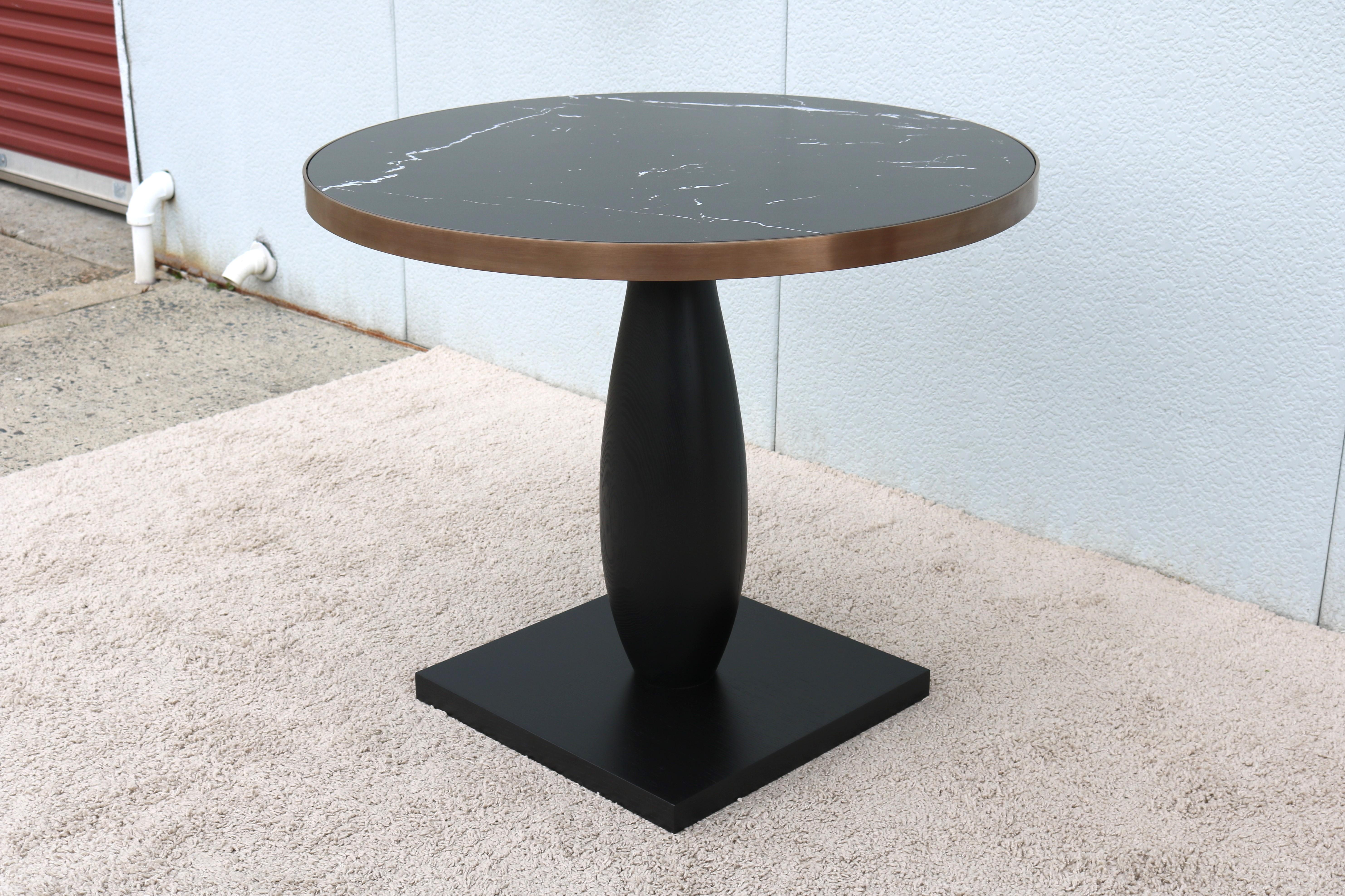 Table de salle à manger moderne française Hamilton Conte 36