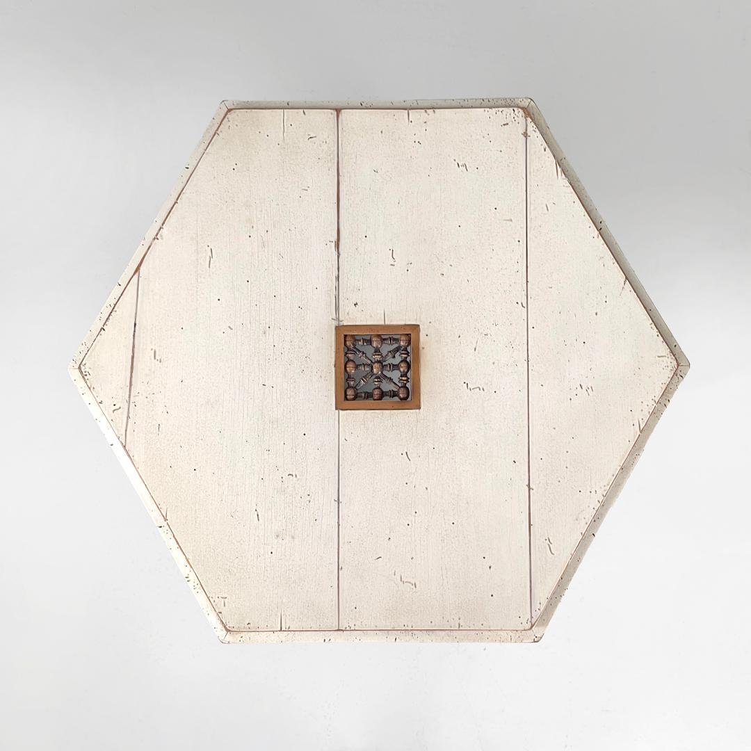 Tables basses hexagonales modernes en bois blanc de Roche Bobois, années 1980 État moyen - En vente à MIlano, IT