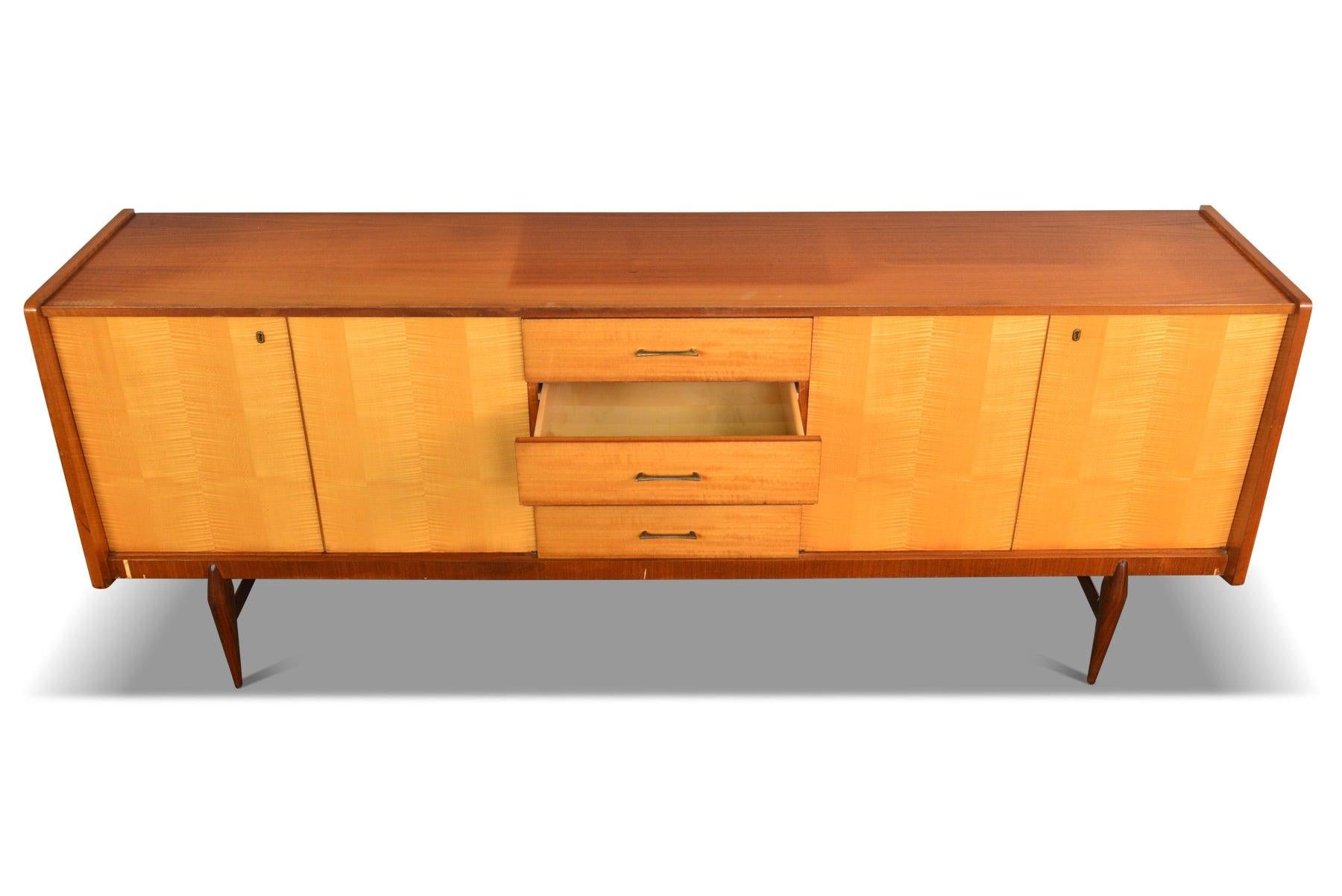 French, Modern Low Sideboard in Beech and Maple For Sale 3