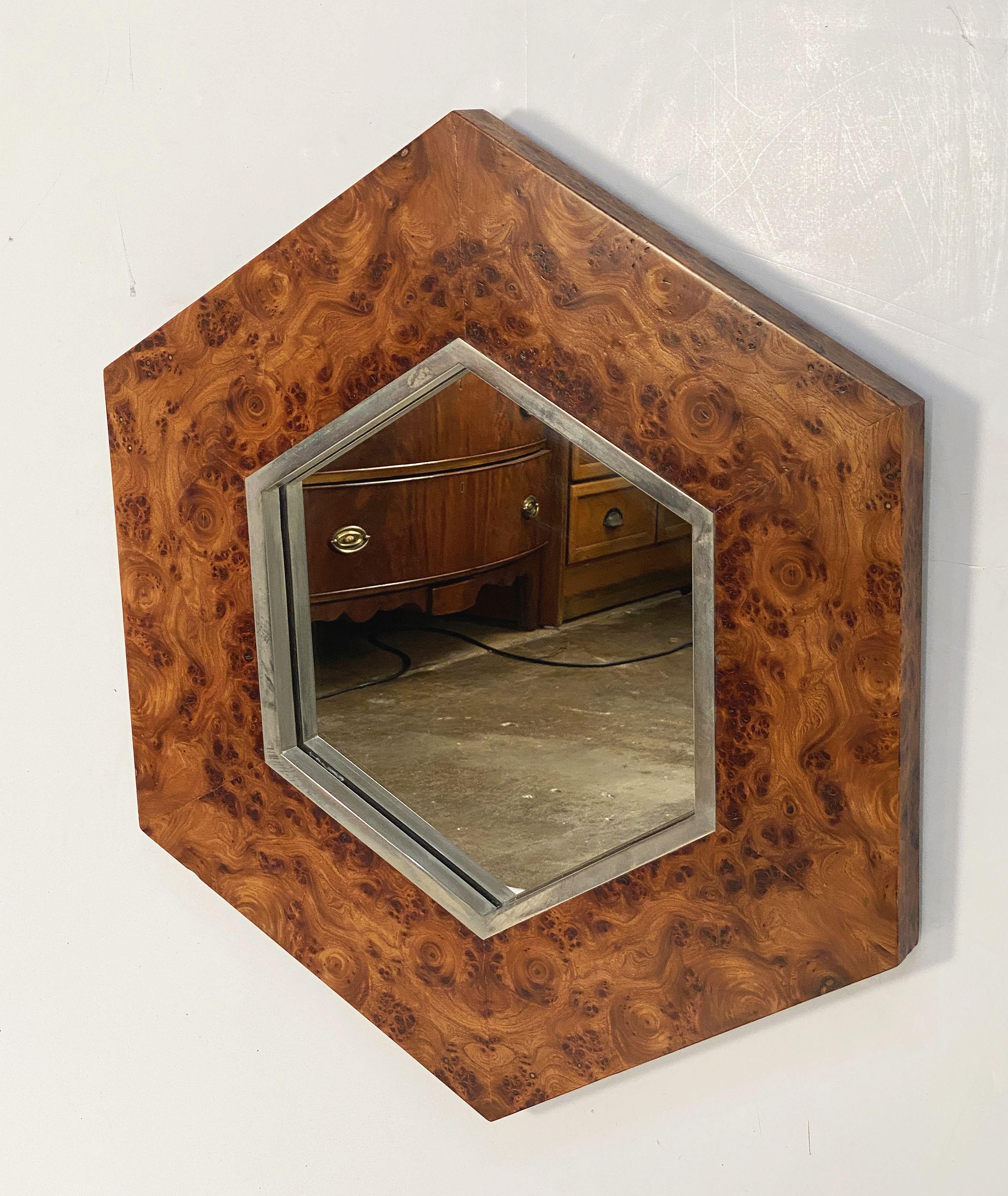 Specchio moderno francese in olmo sbavato  e cromo (H. 27 3/4 x L. 24) in vendita 4
