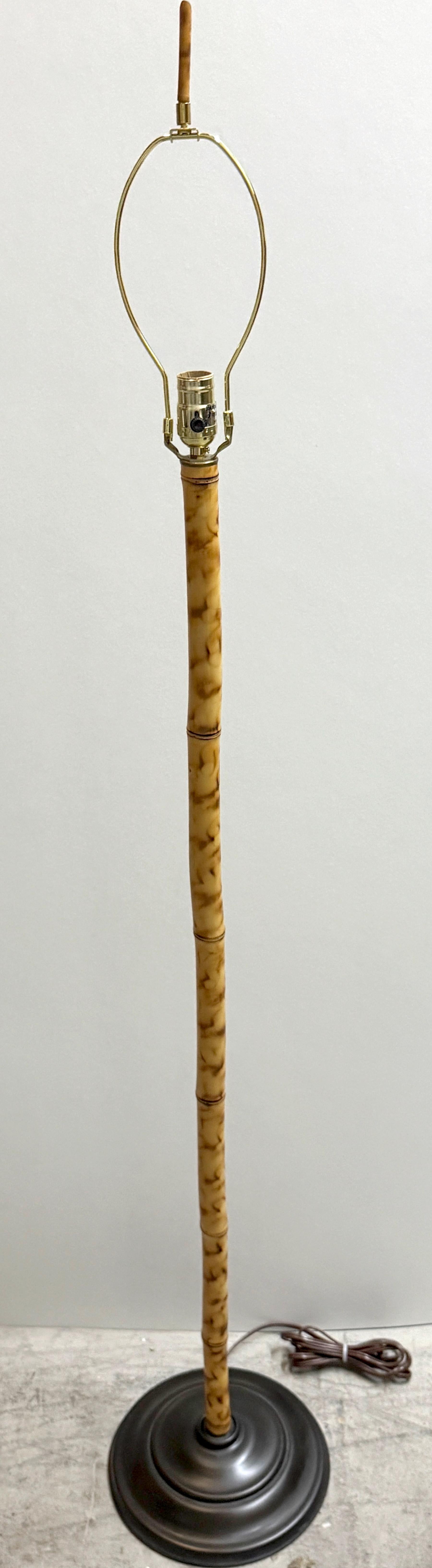 20ième siècle Lampadaire moderne français en bambou naturel, Circa 1960s en vente