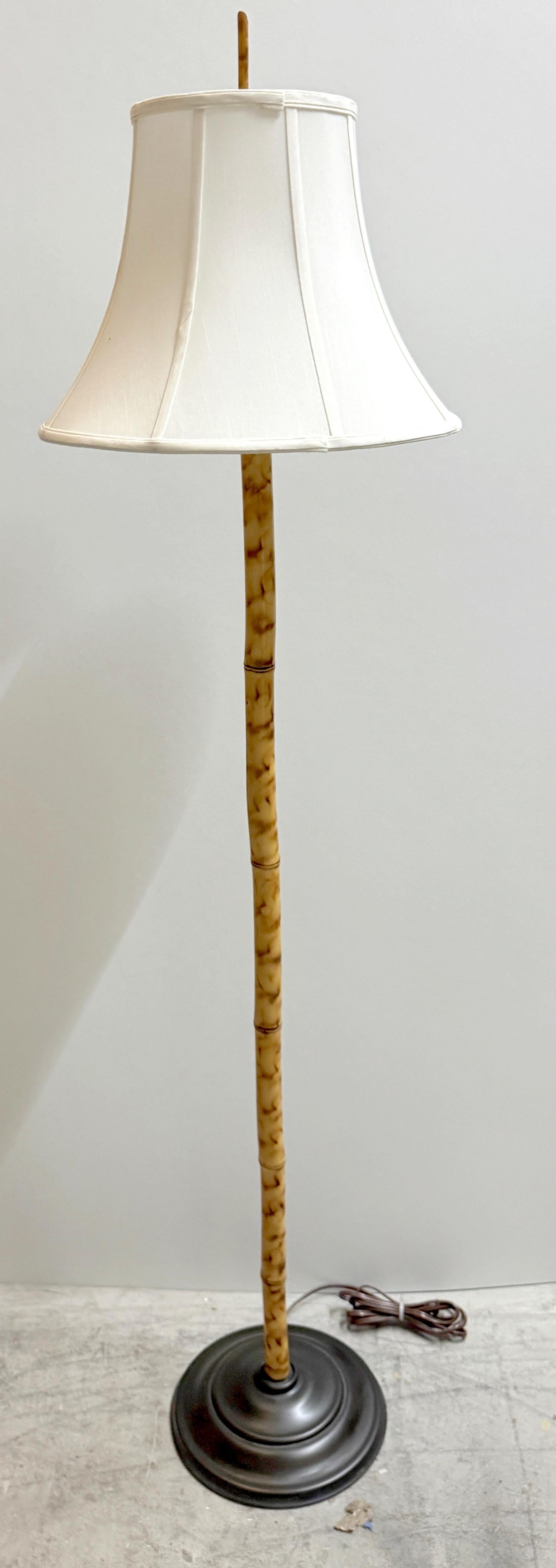 Bambou Lampadaire moderne français en bambou naturel, Circa 1960s en vente