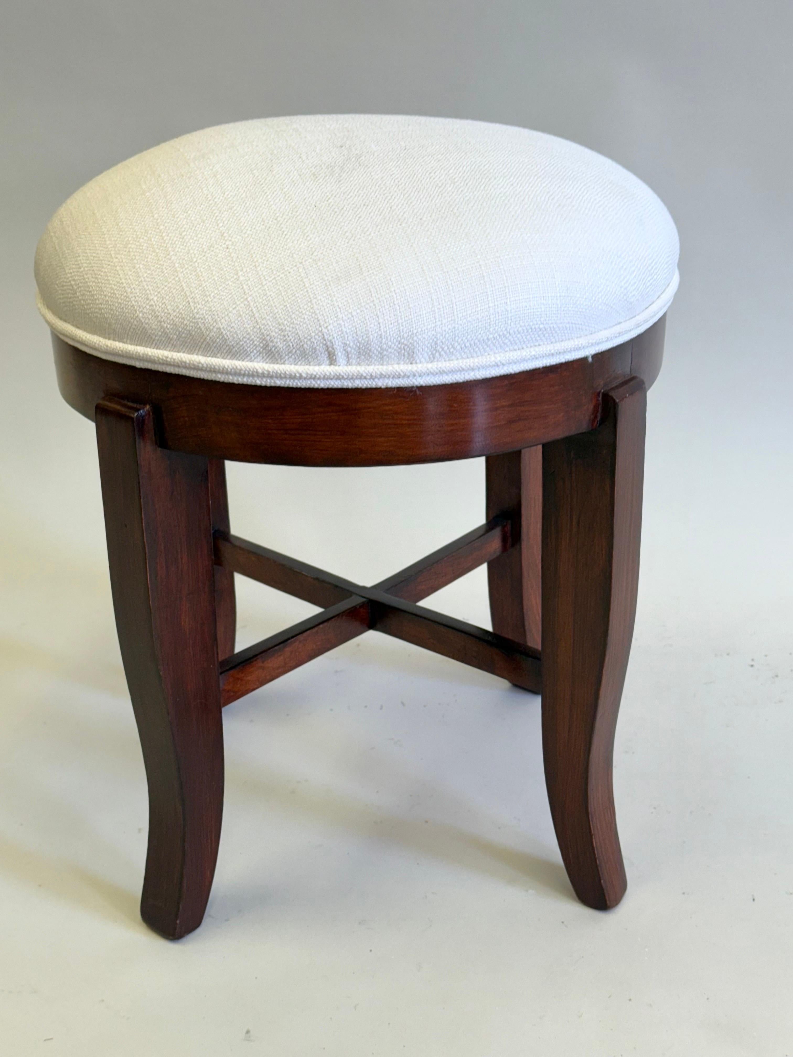 Tabouret/ banc en acajou néoclassique/Art déco moderne français, Jean-MIchel Frank Bon état - En vente à New York, NY