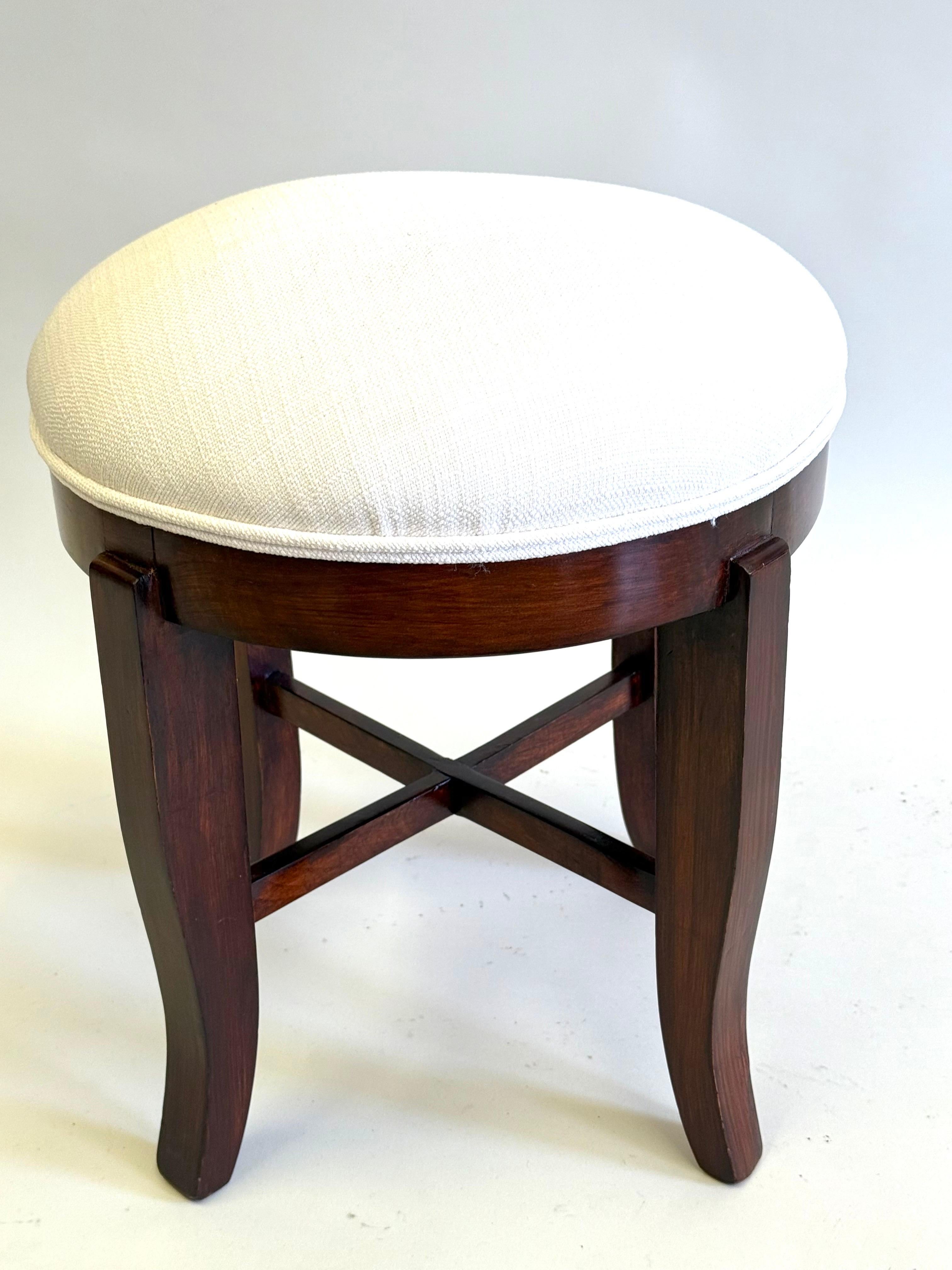 20ième siècle Tabouret/ banc en acajou néoclassique/Art déco moderne français, Jean-MIchel Frank en vente