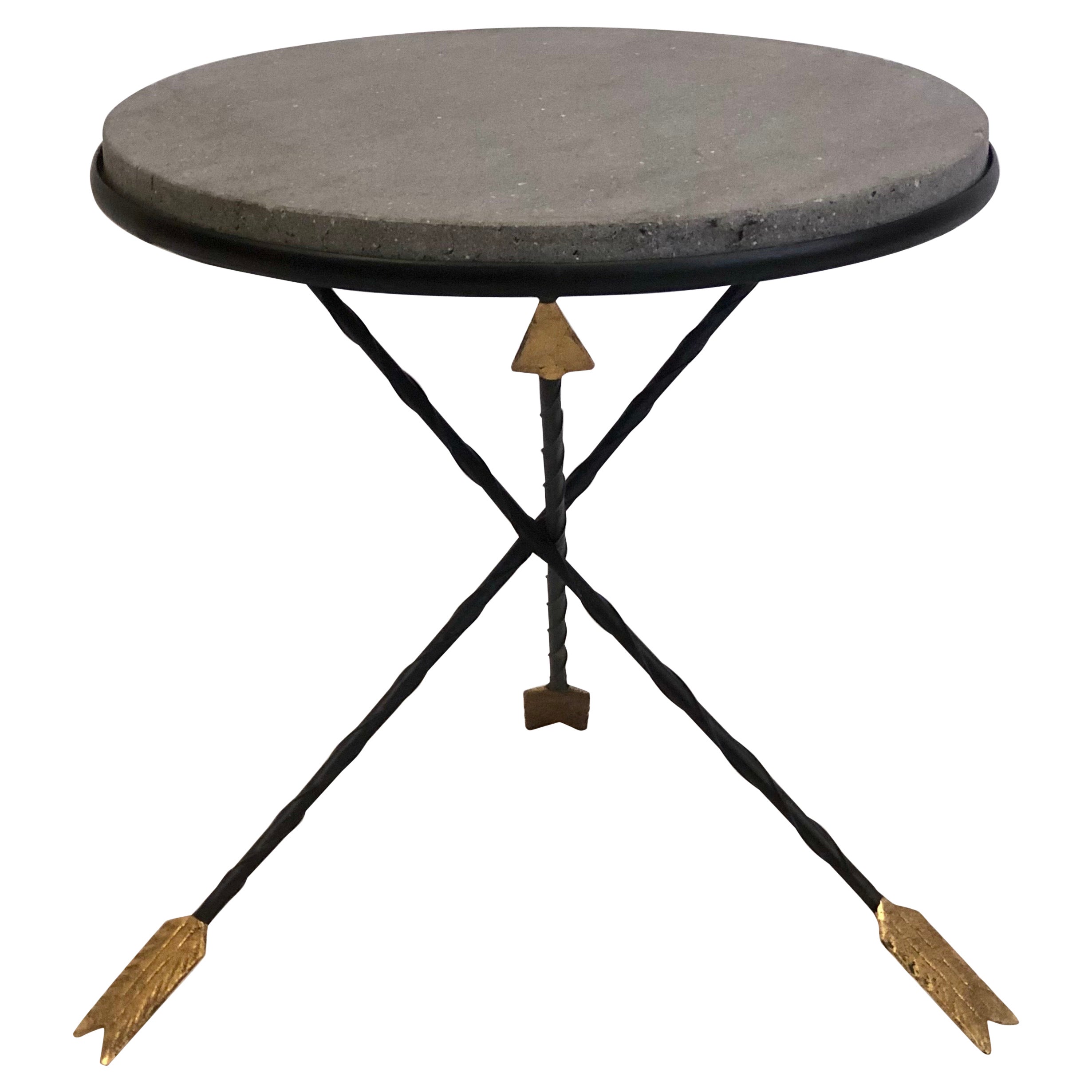 Table d'appoint néoclassique française en fer doré et pierre de basalte de la Maison Jansen en vente