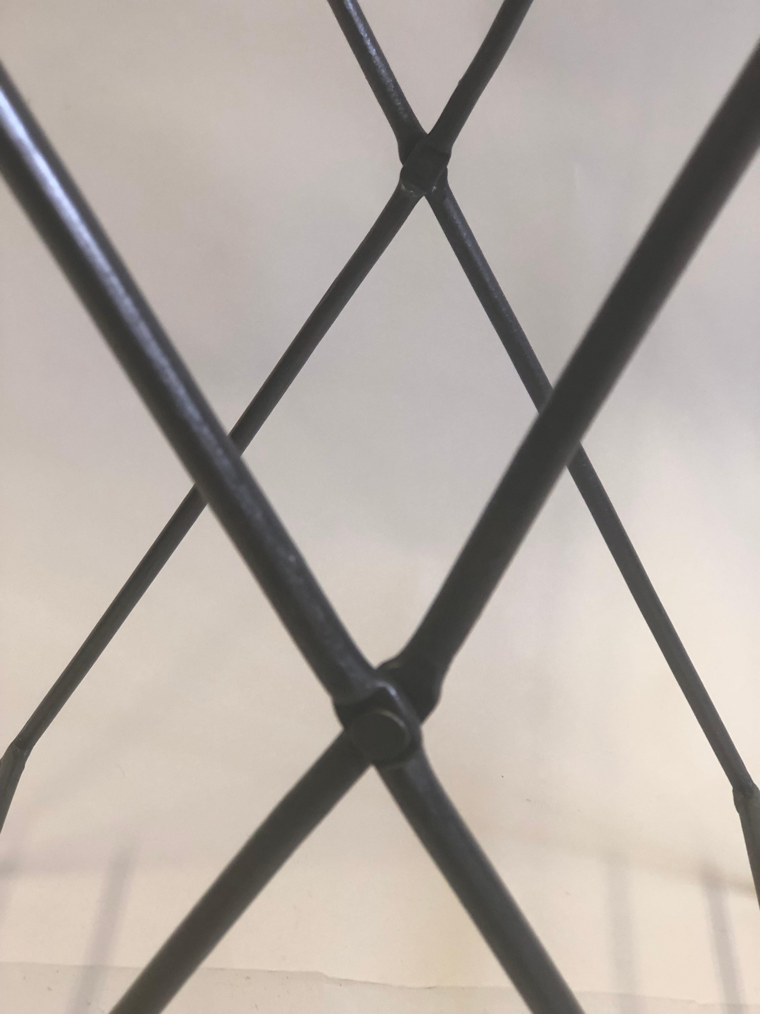 Table néoclassique française en fer et marbre de style moderne à la manière de Jean-Michel Frank en vente 8