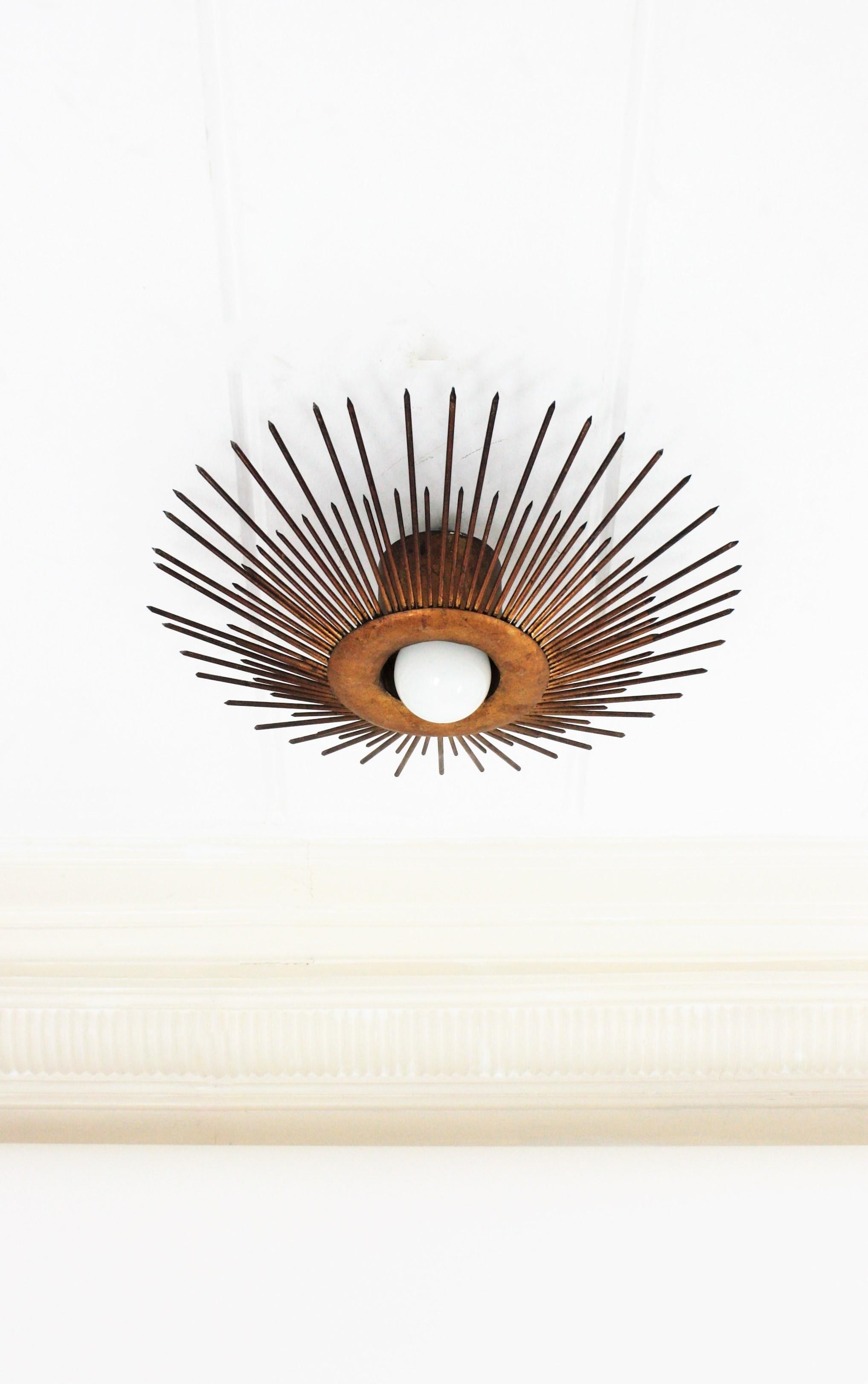 French Modern Neoclassical Sunburst Flush Mount in Gilt Iron, 1940s For Sale 1