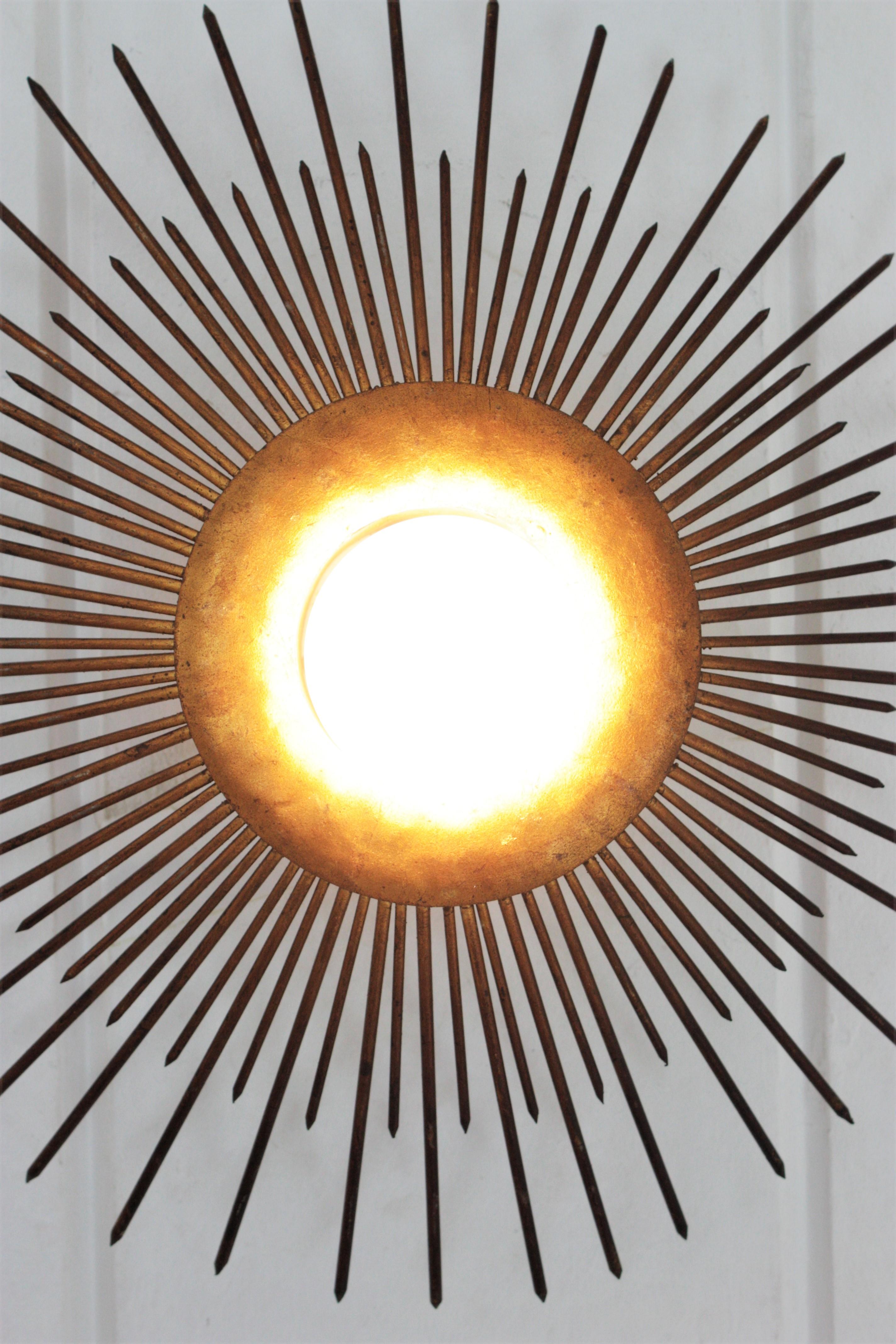 French Modern Neoclassical Sunburst Flush Mount in Gilt Iron, 1940s For Sale 3