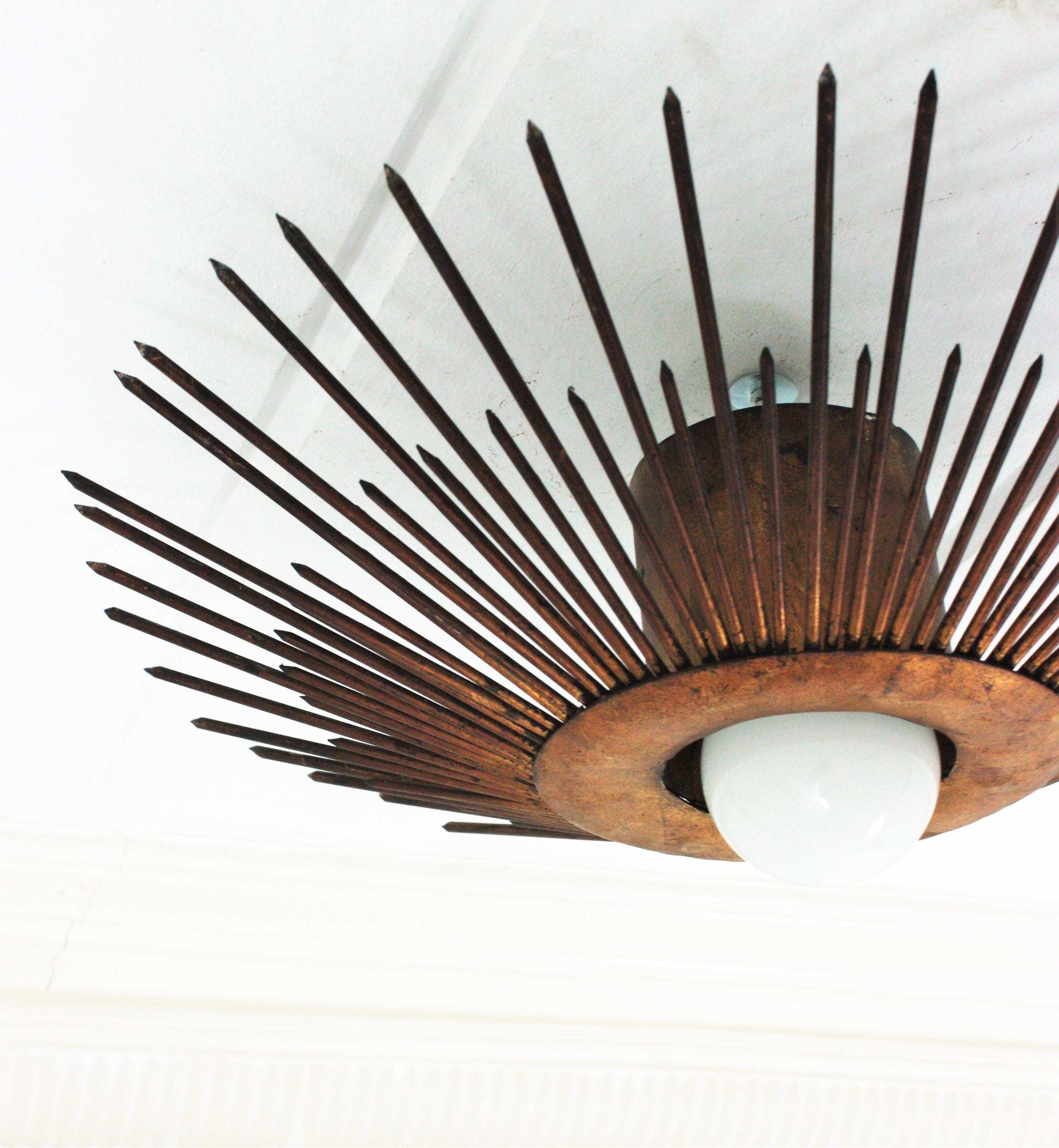 French Modern Neoclassical Sunburst Flush Mount in Gilt Iron, 1940s For Sale 5