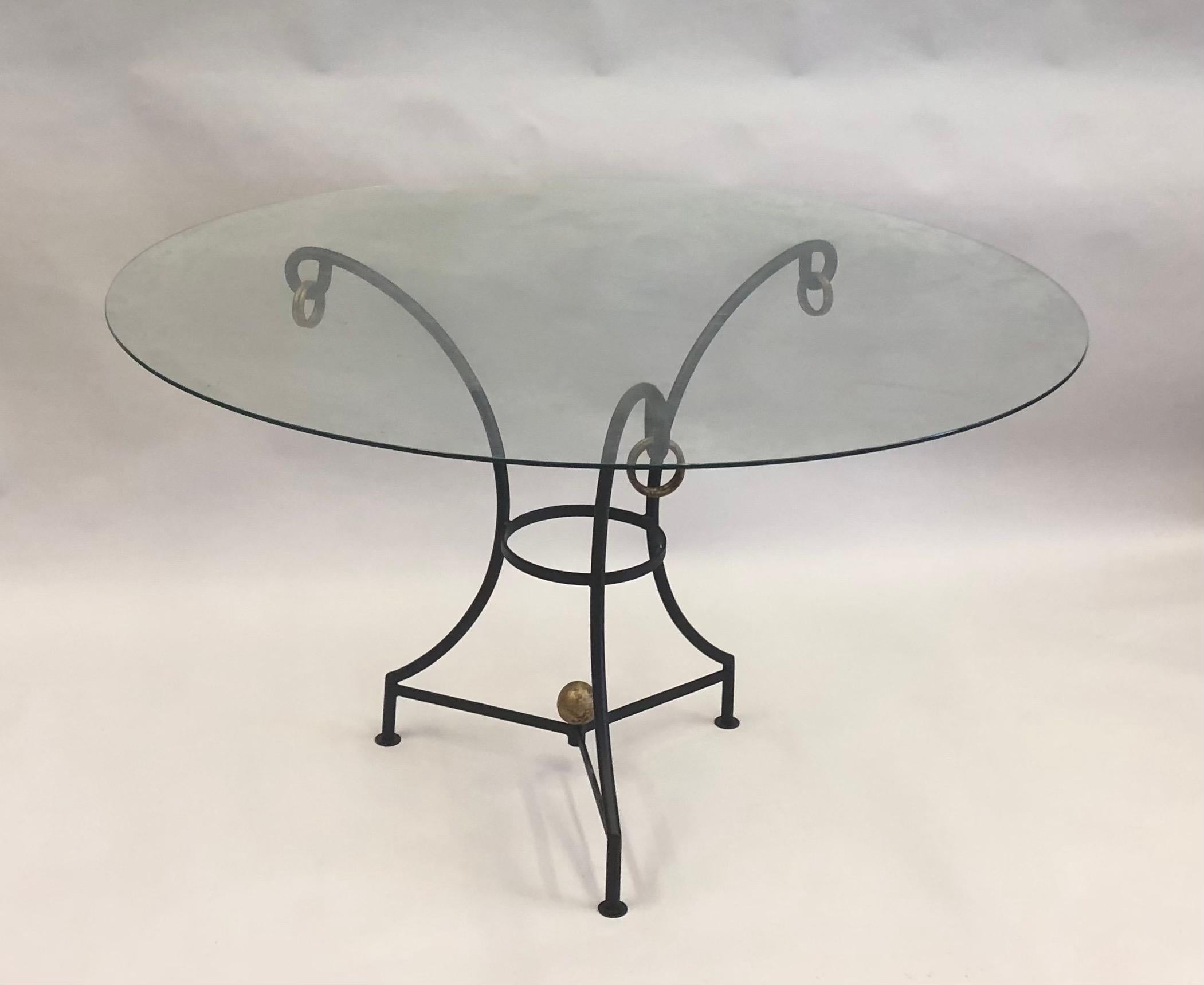 Mid-Century Modern Table de salle à manger / table basse en fer forgé de style néoclassique moderne français, Gilbert Poillerat en vente