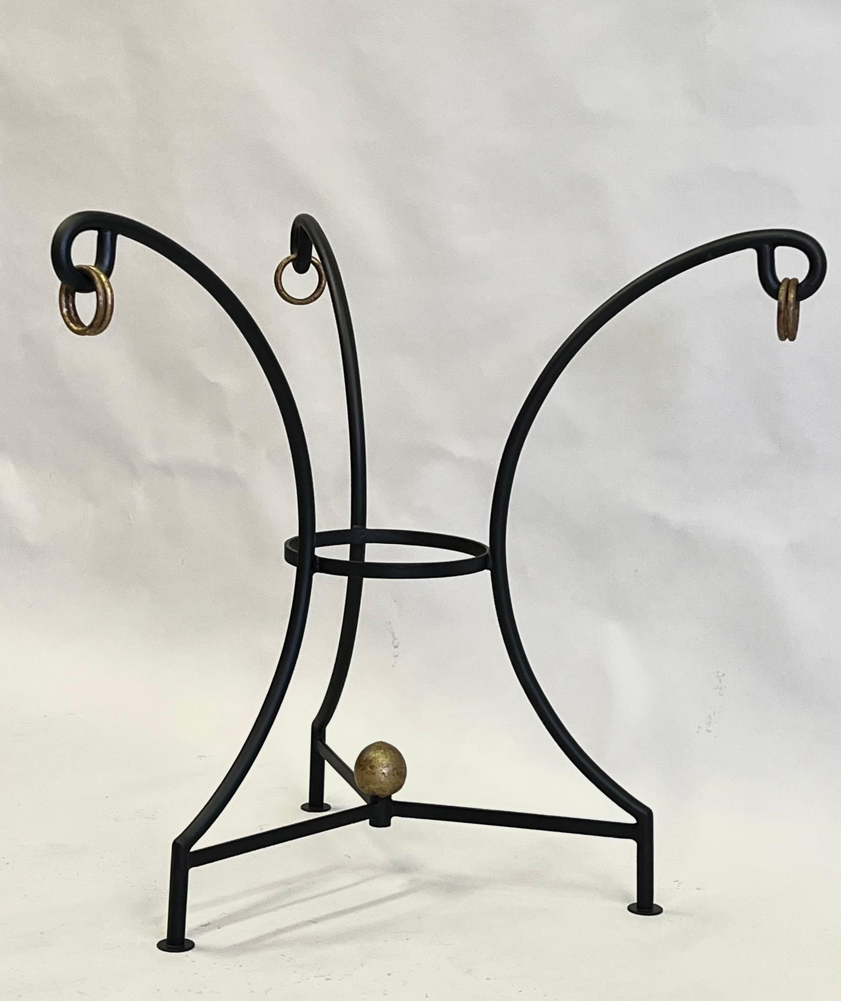 20ième siècle Table de salle à manger / table basse en fer forgé de style néoclassique moderne français, Gilbert Poillerat en vente