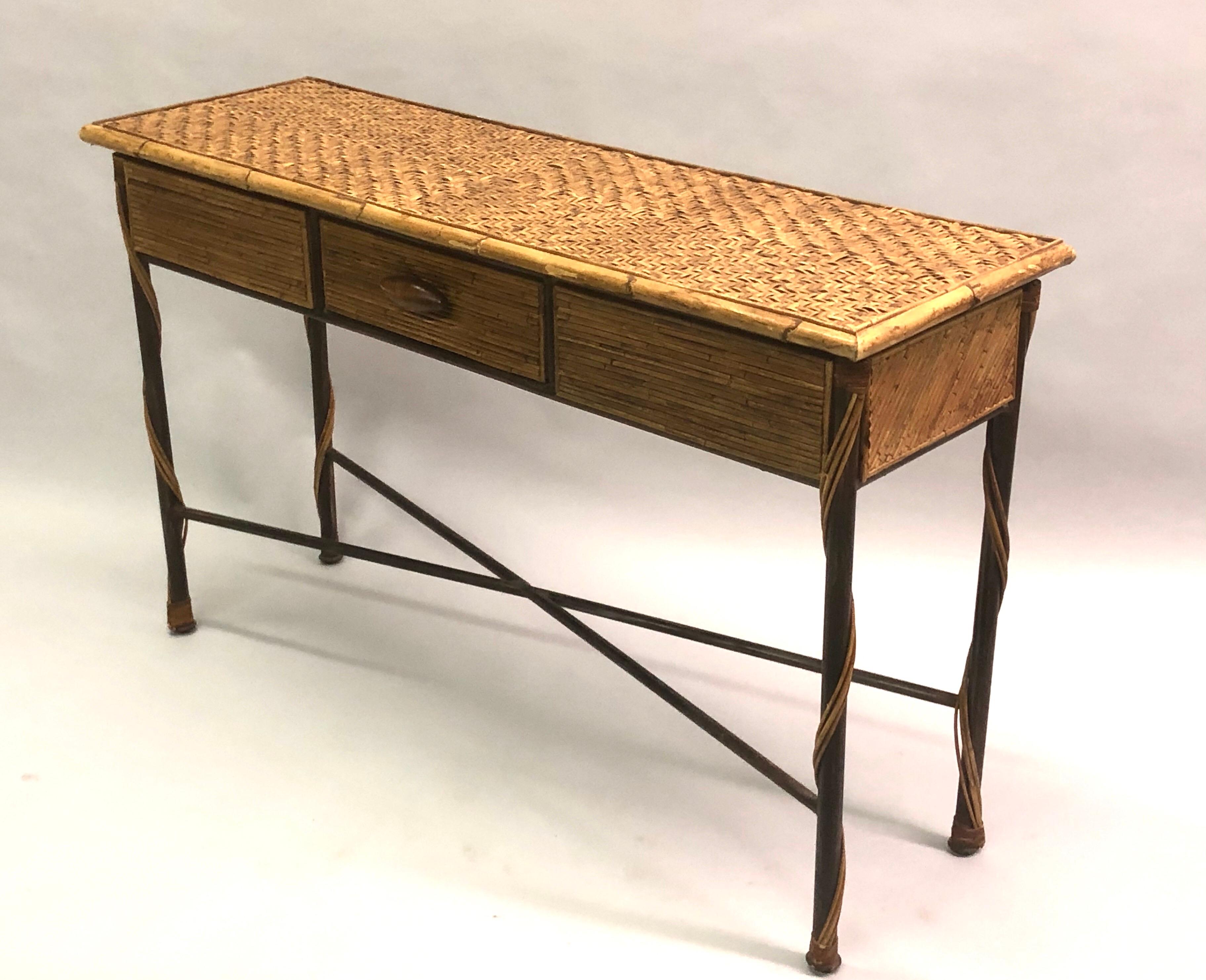 Mid-Century Modern Console / Table de salon moderne néoclassique française en fer forgé et rotin en vente