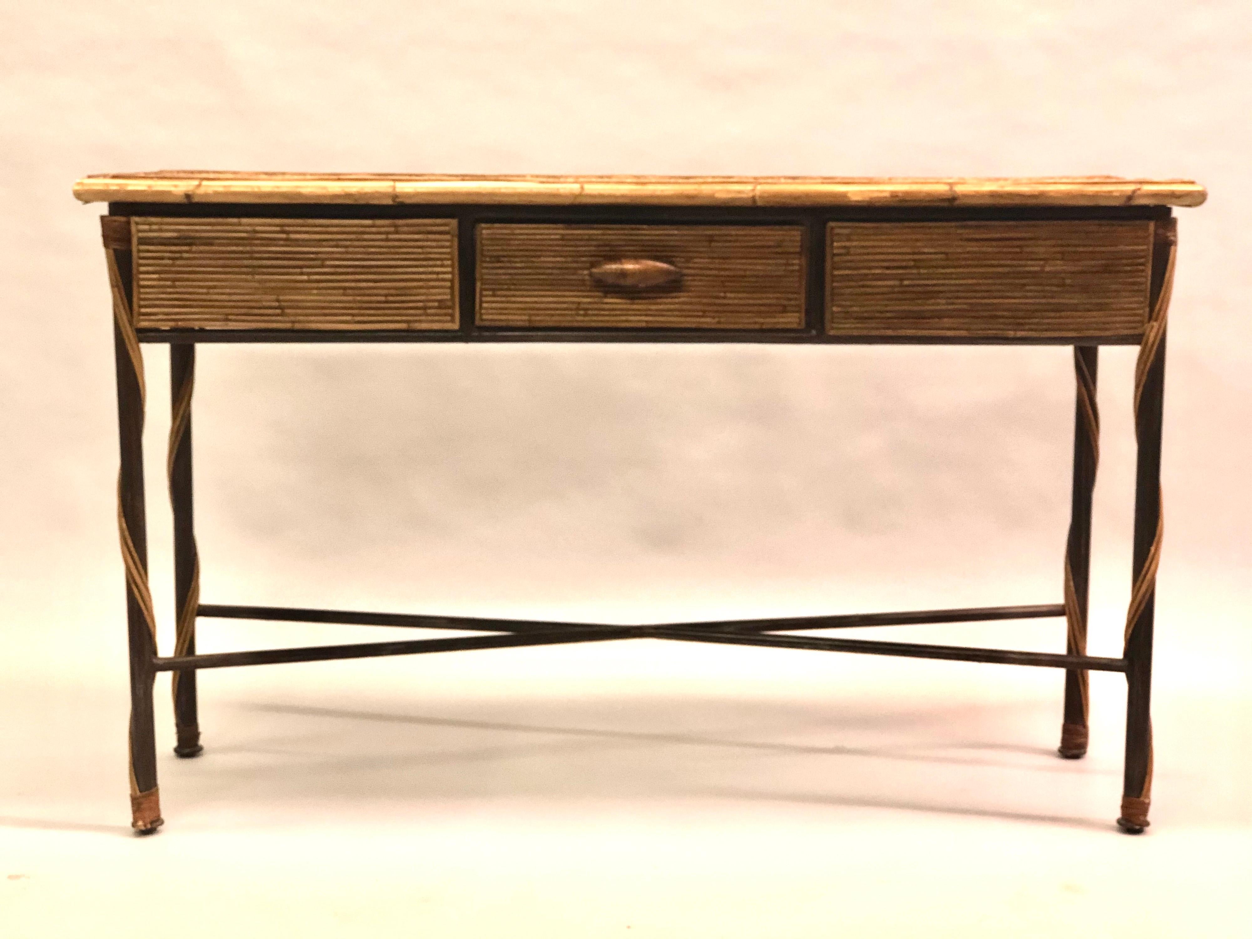 Console / Table de salon moderne néoclassique française en fer forgé et rotin Bon état - En vente à New York, NY