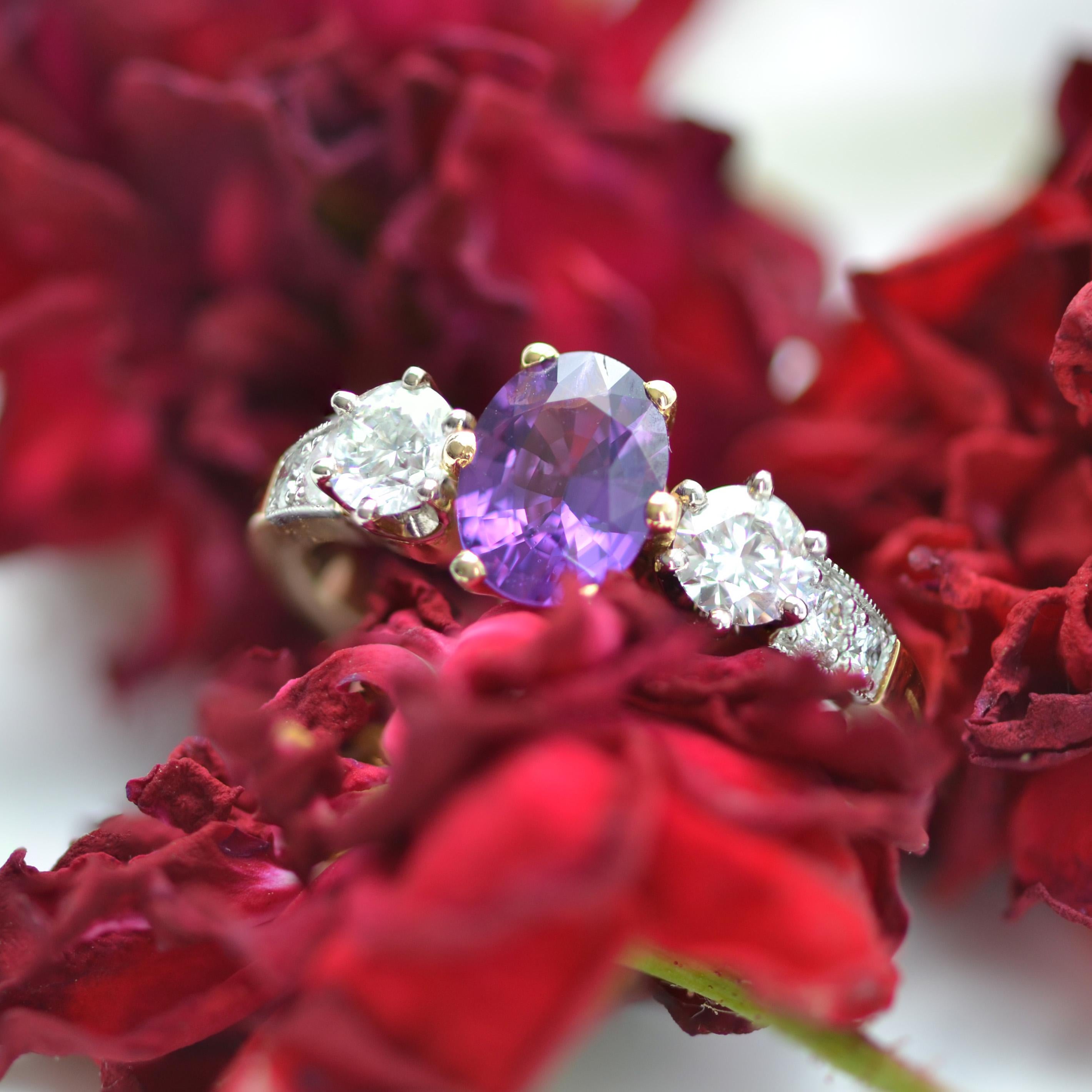 Moderne Bague moderne franaise en or jaune 18 carats avec saphir violet non chauff et diamants en vente