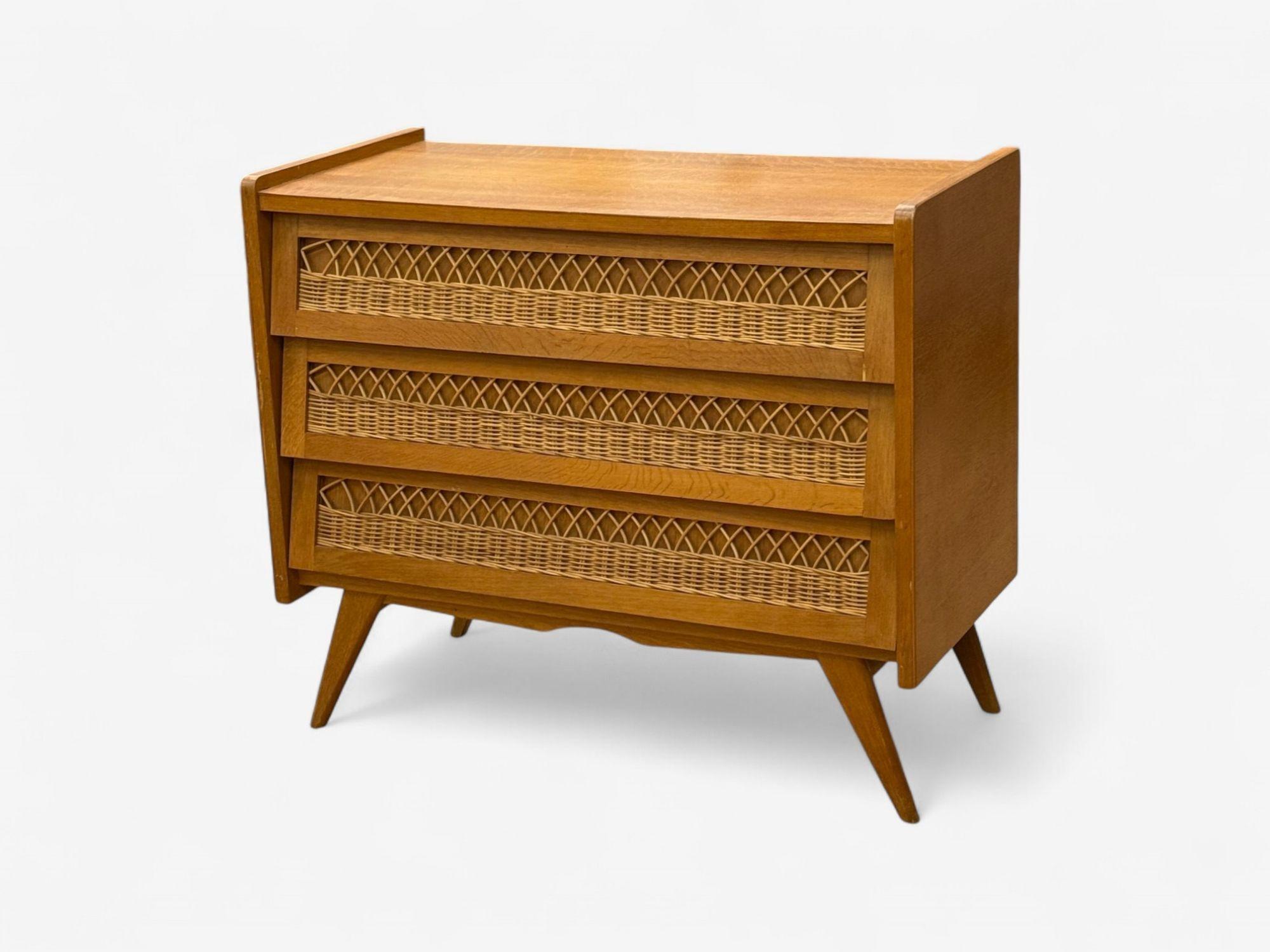 Francese Cassettiera moderna francese, Oak, Rattan, Francia, anni '60 in vendita