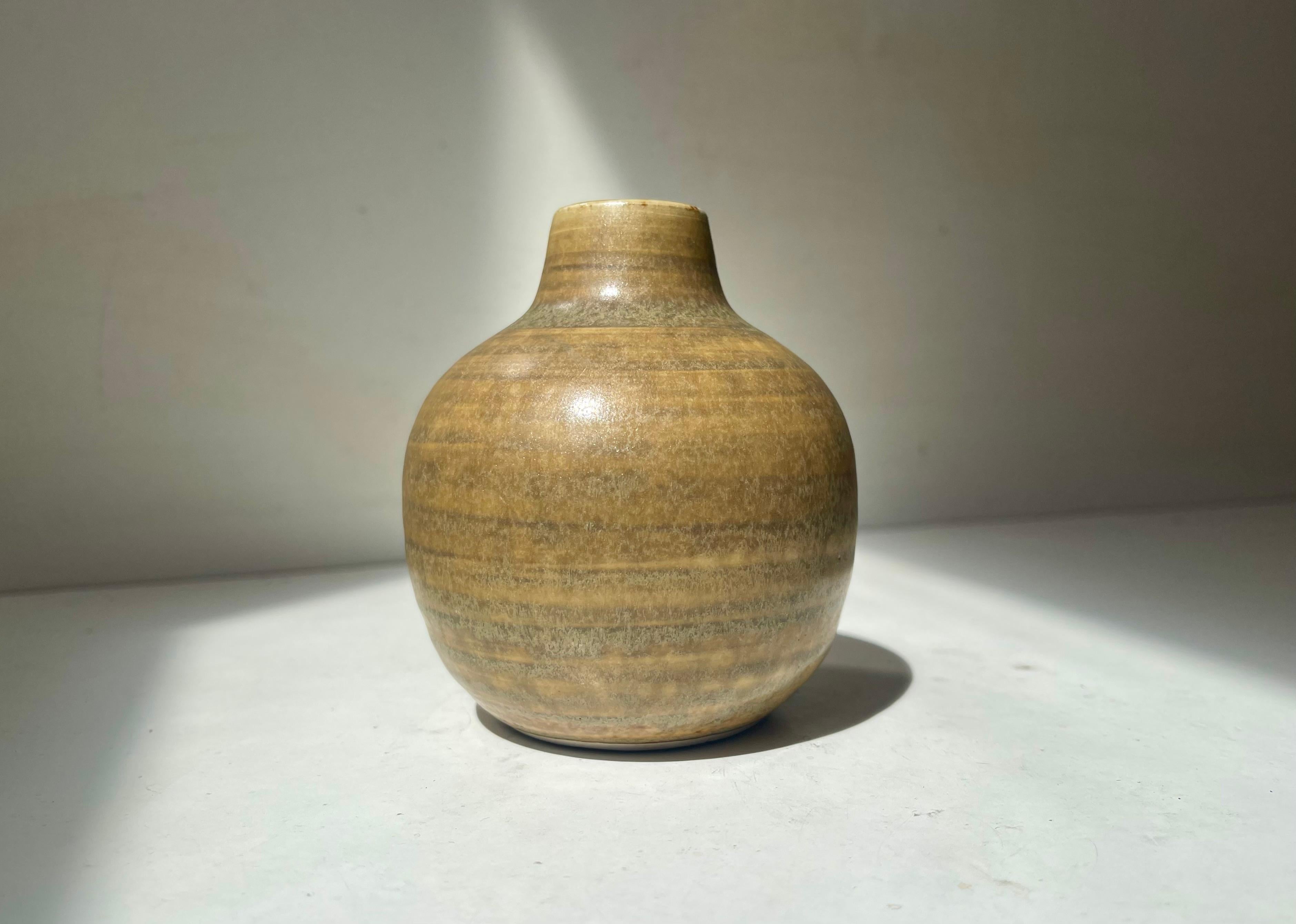 Smaltato Vaso moderno francese in gres smaltato Oliver di Jill Ratel - Atelier A Du Doire, anni '70 in vendita