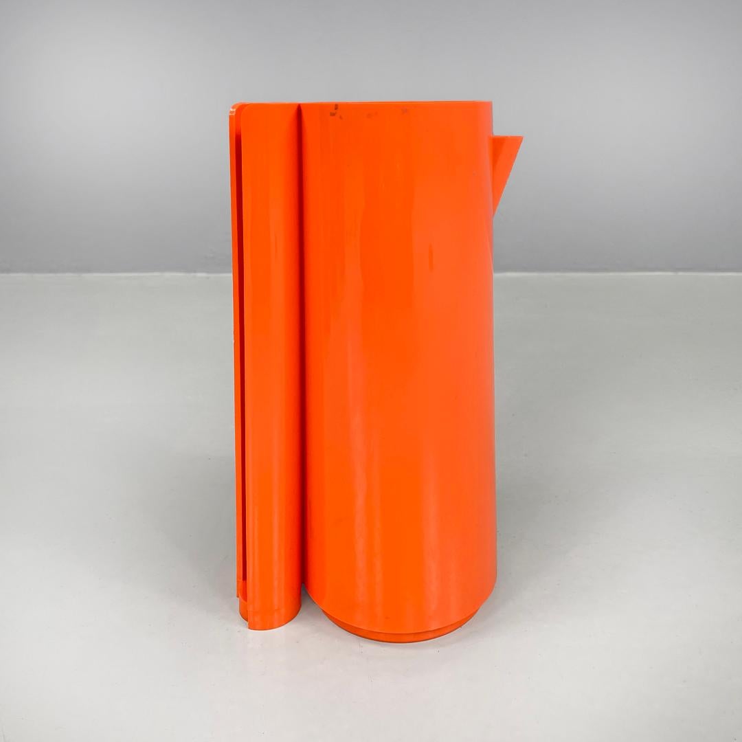 Französische moderne orangefarbene Plastikgarnitur Orangeade Jean Pierre Vitrac für Bourbon, 1970er Jahre (Kunststoff) im Angebot