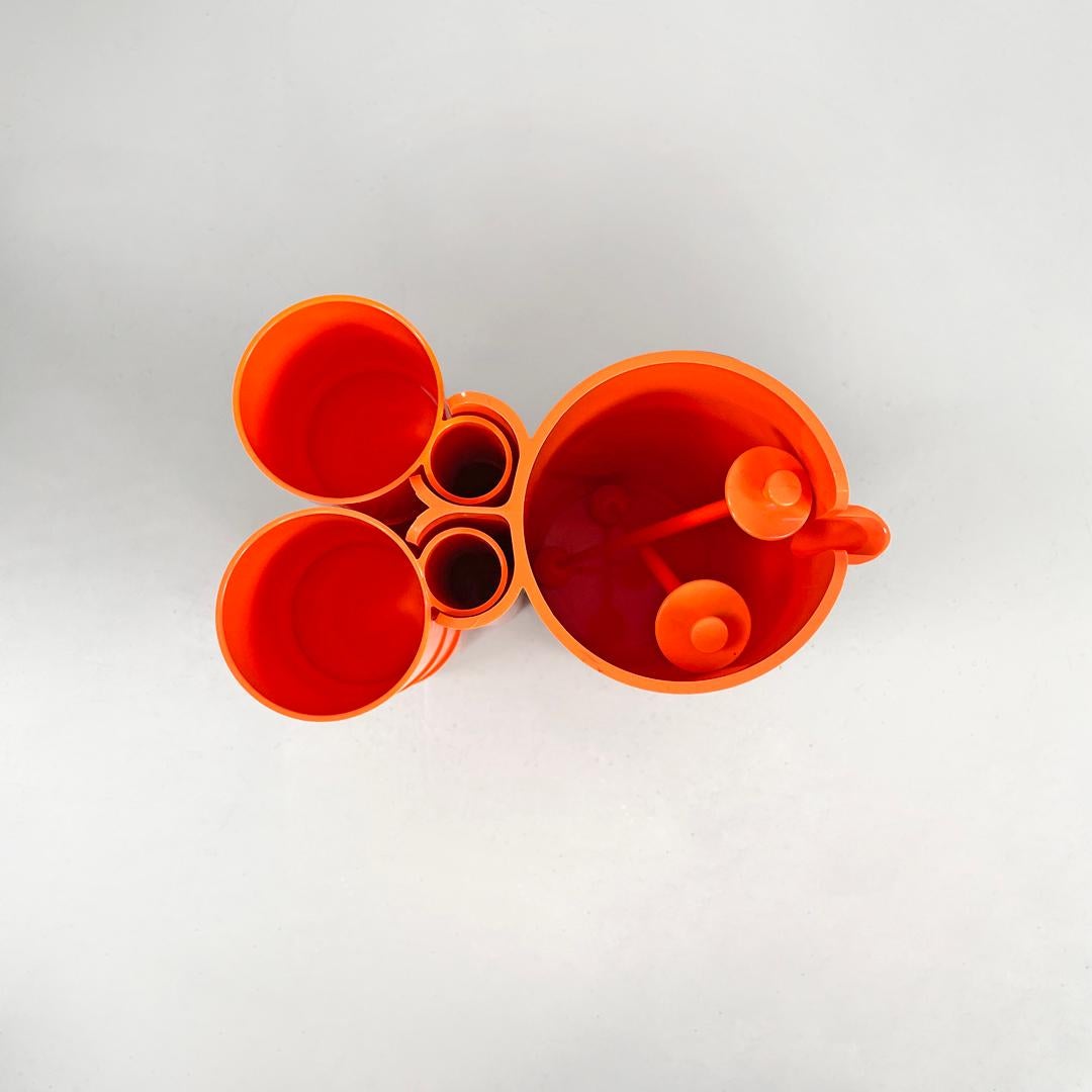 Französische moderne orangefarbene Plastikgarnitur Orangeade Jean Pierre Vitrac für Bourbon, 1970er Jahre im Angebot 1