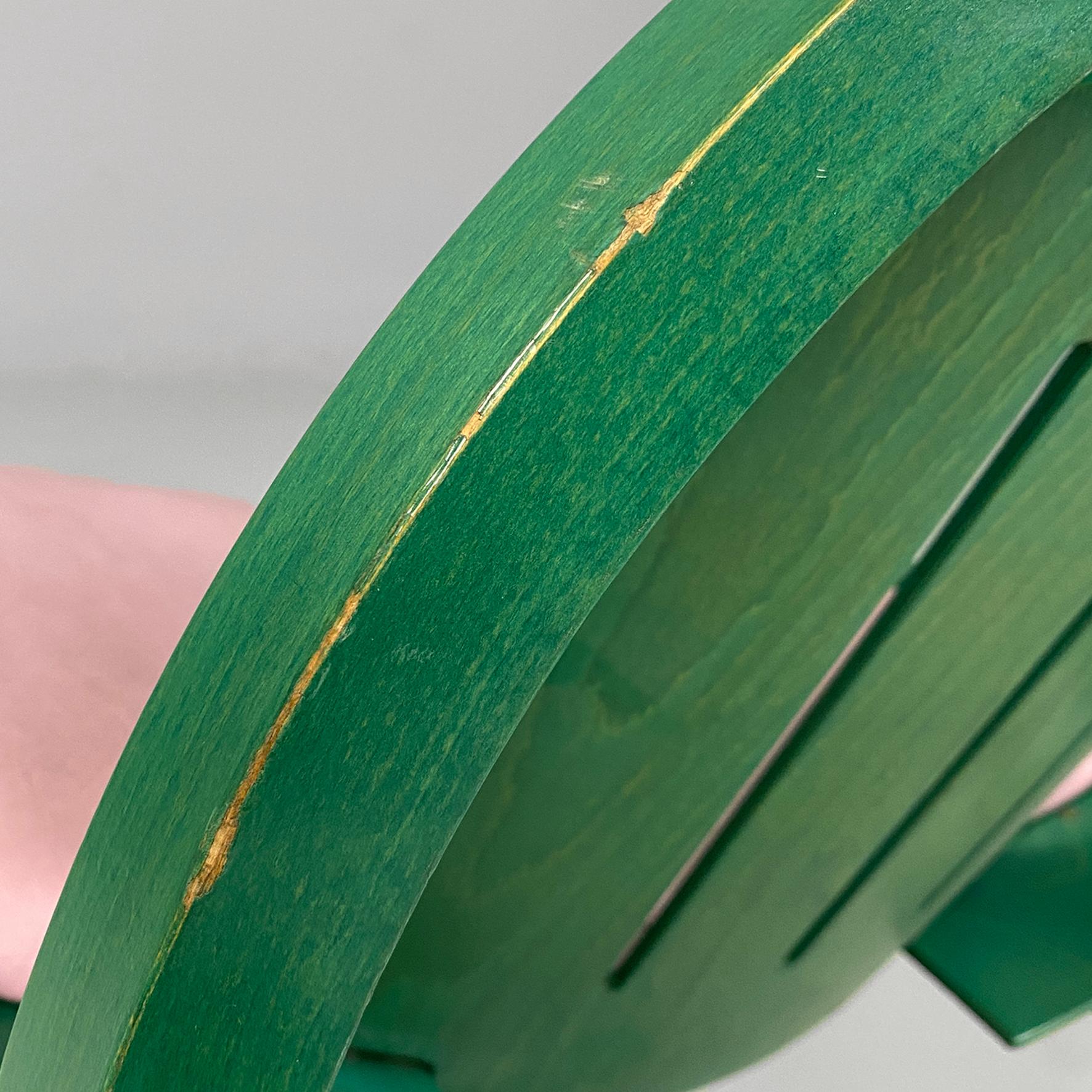 Fine XX secolo Poltrone moderne francesi Argos in pelle rosa e legno verde di Baumann, anni '70 in vendita