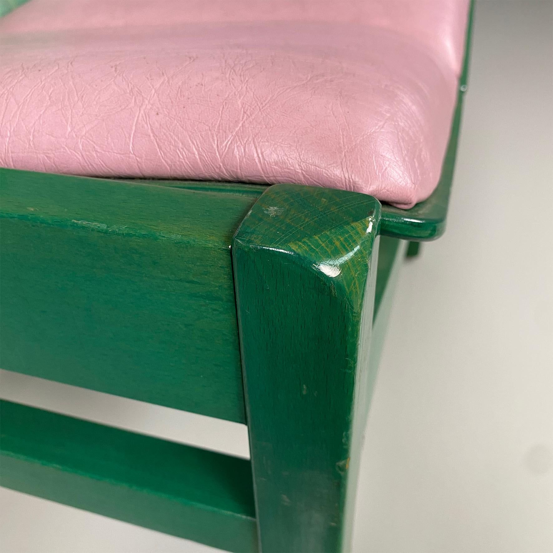 Pelle Poltrone moderne francesi Argos in pelle rosa e legno verde di Baumann, anni '70 in vendita