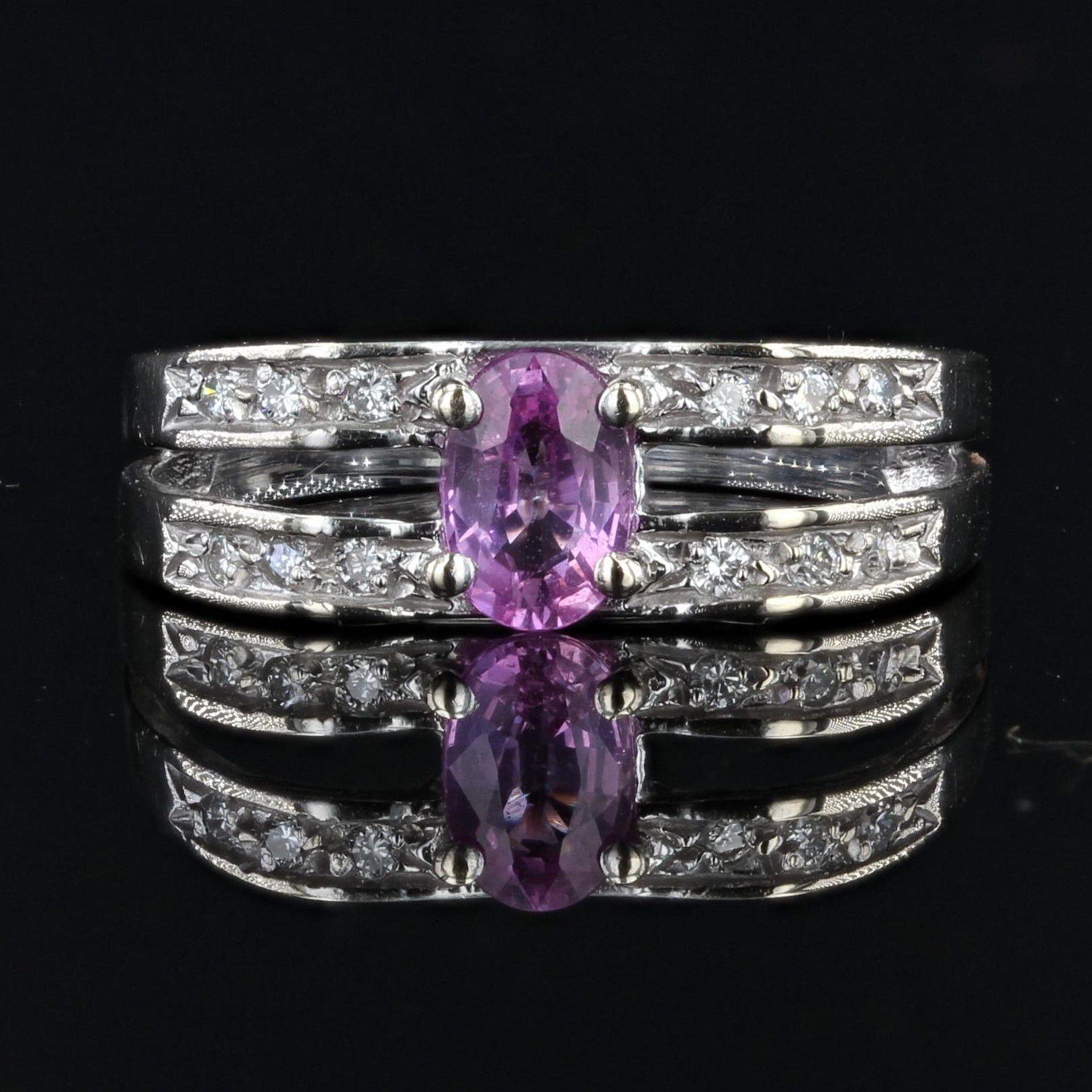 Moderno Anello moderno francese con zaffiro rosa e diamanti in oro bianco 18 carati in vendita