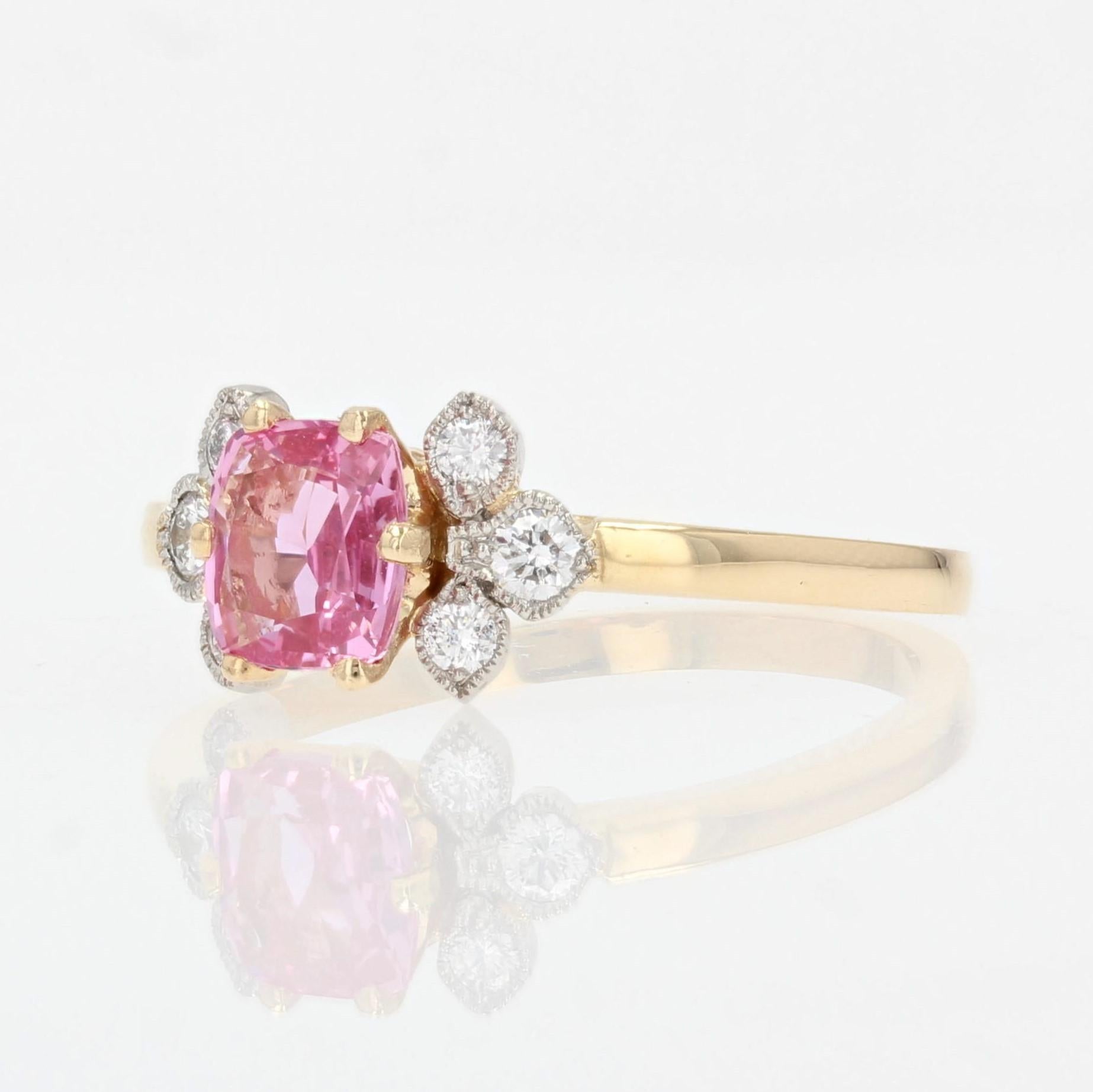 Bague fine en or jaune 18 carats avec saphir rose et diamants, de style français moderne en vente 1