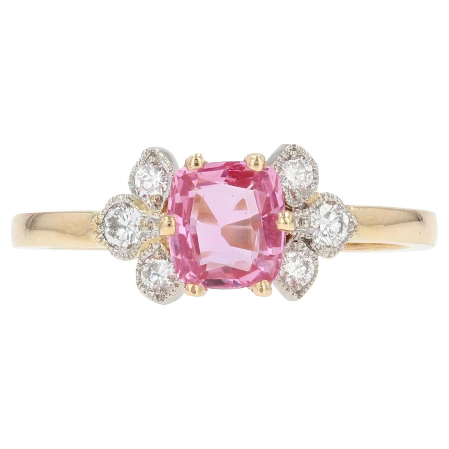 Bague fine en or jaune 18 carats avec saphir rose et diamants, de style français moderne en vente