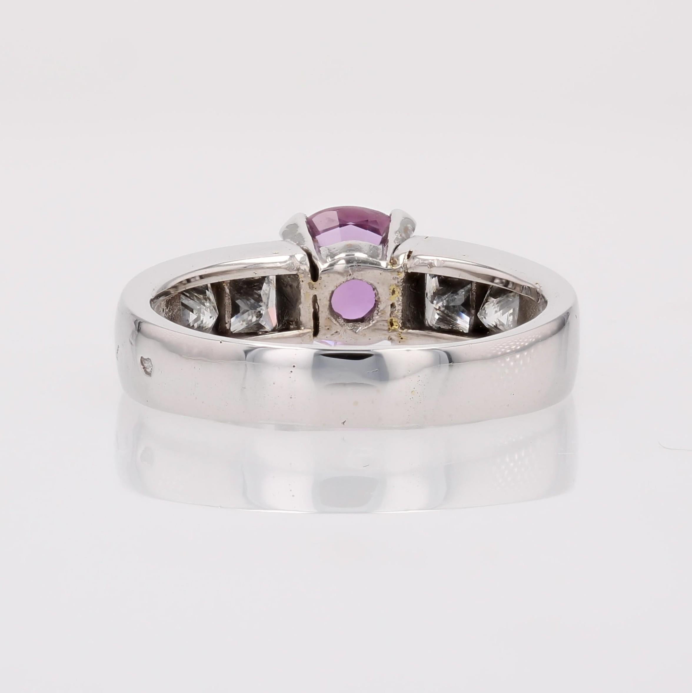 Bague moderne française en or blanc 18 carats saphir rose taille princesse diamants en vente 12