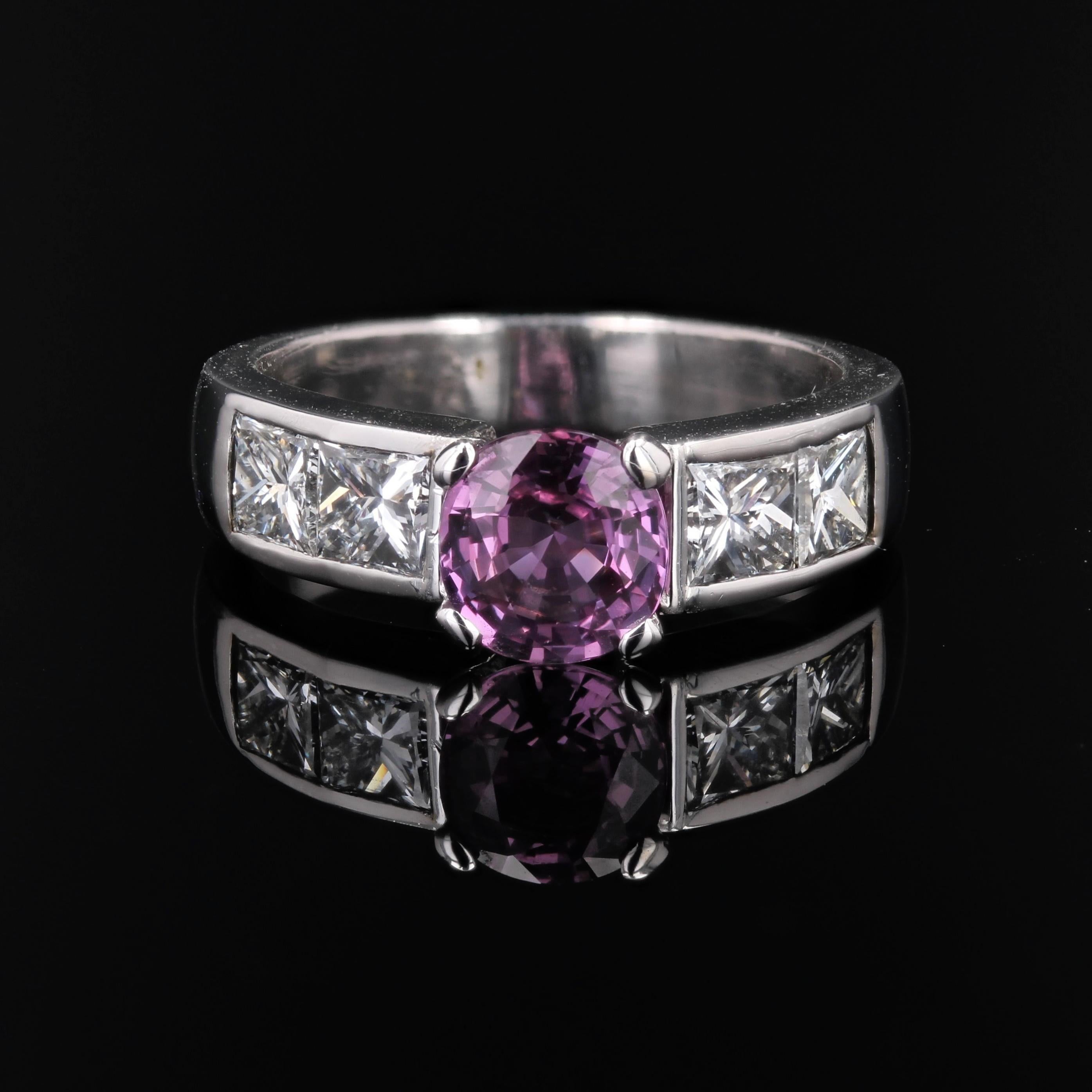 Bague moderne française en or blanc 18 carats saphir rose taille princesse diamants Pour femmes en vente