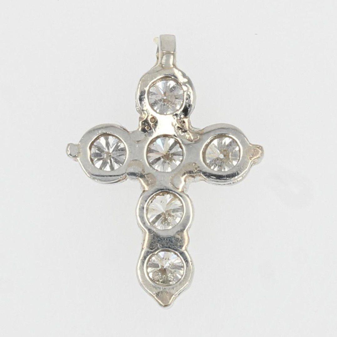 Taille brillant Pendentif croix moderne français en platine et diamants en vente