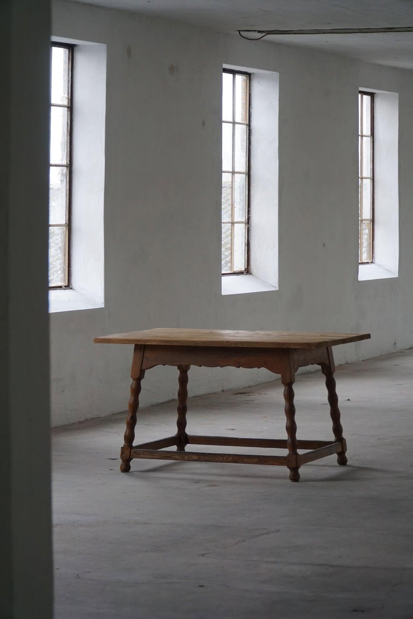 Escritorio / Mesa de Comedor Rectangular Moderna Francesa de Pino Macizo, Hecha a Mano, 1900 Brutalista en venta
