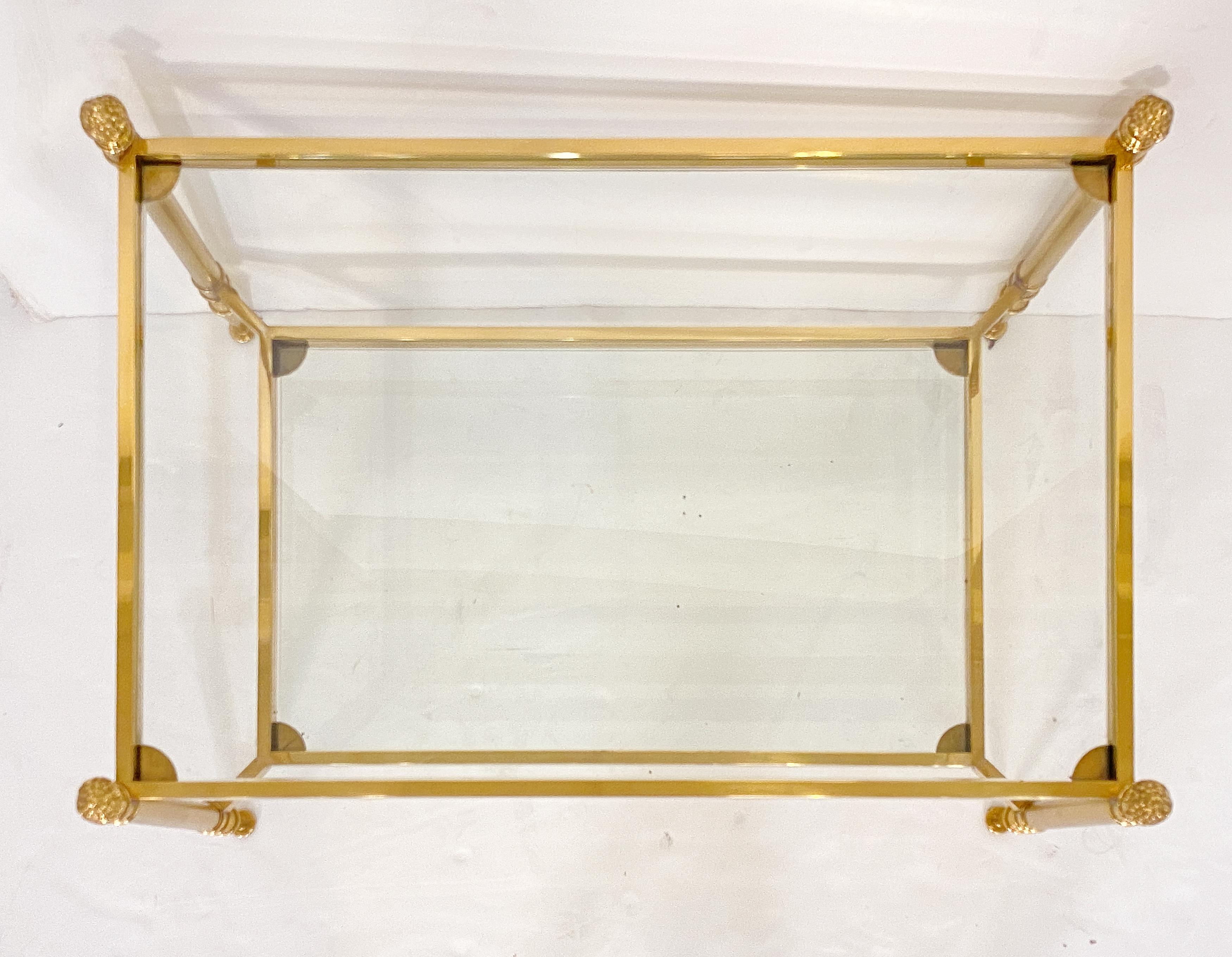 Tables basses rectangulaires modernes françaises en laiton et verre - Deux disponibles en vente 6