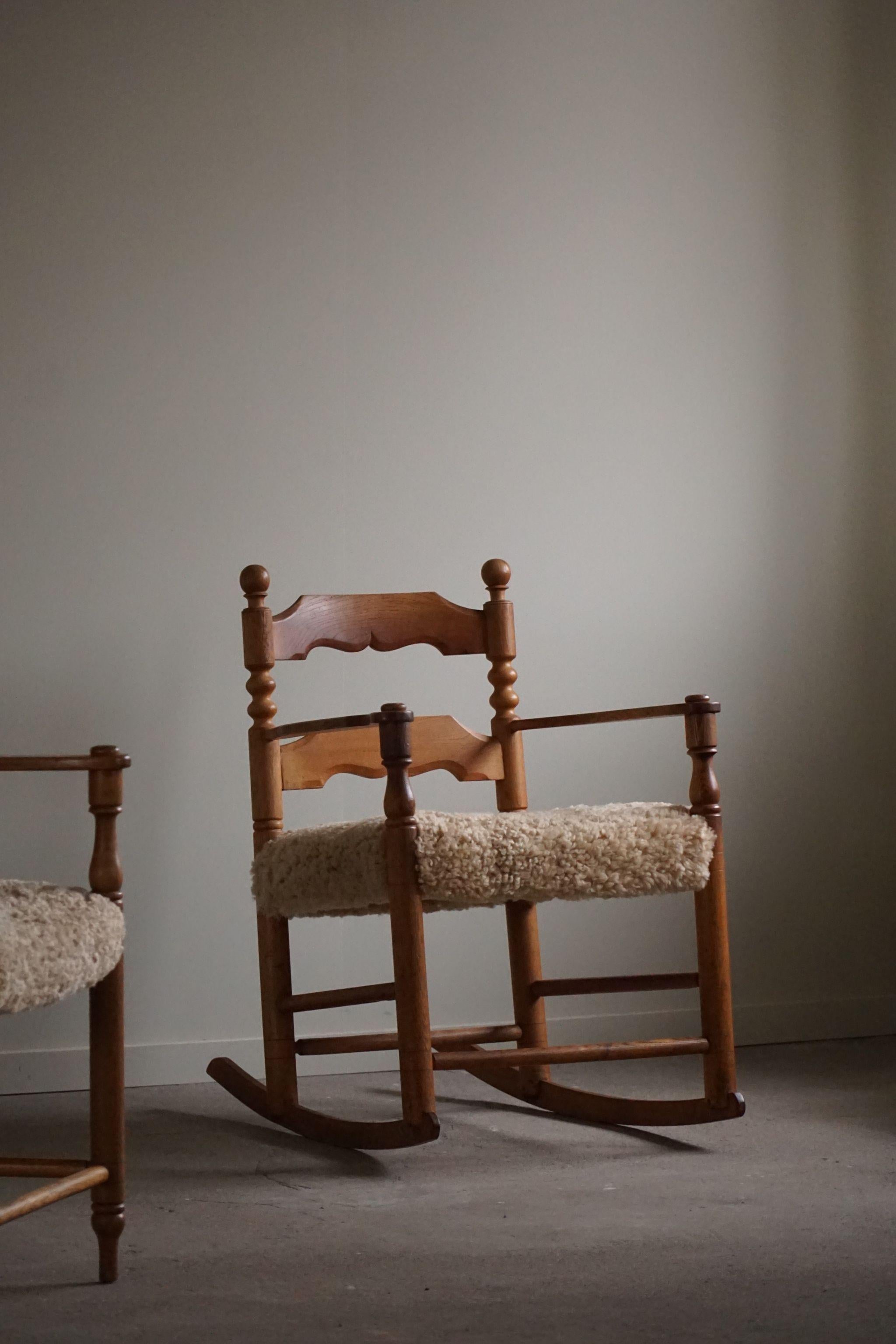 Chêne Chaise à bascule moderne française, Oak & Lambswool, style Charles Dudouyt, années 1950 en vente