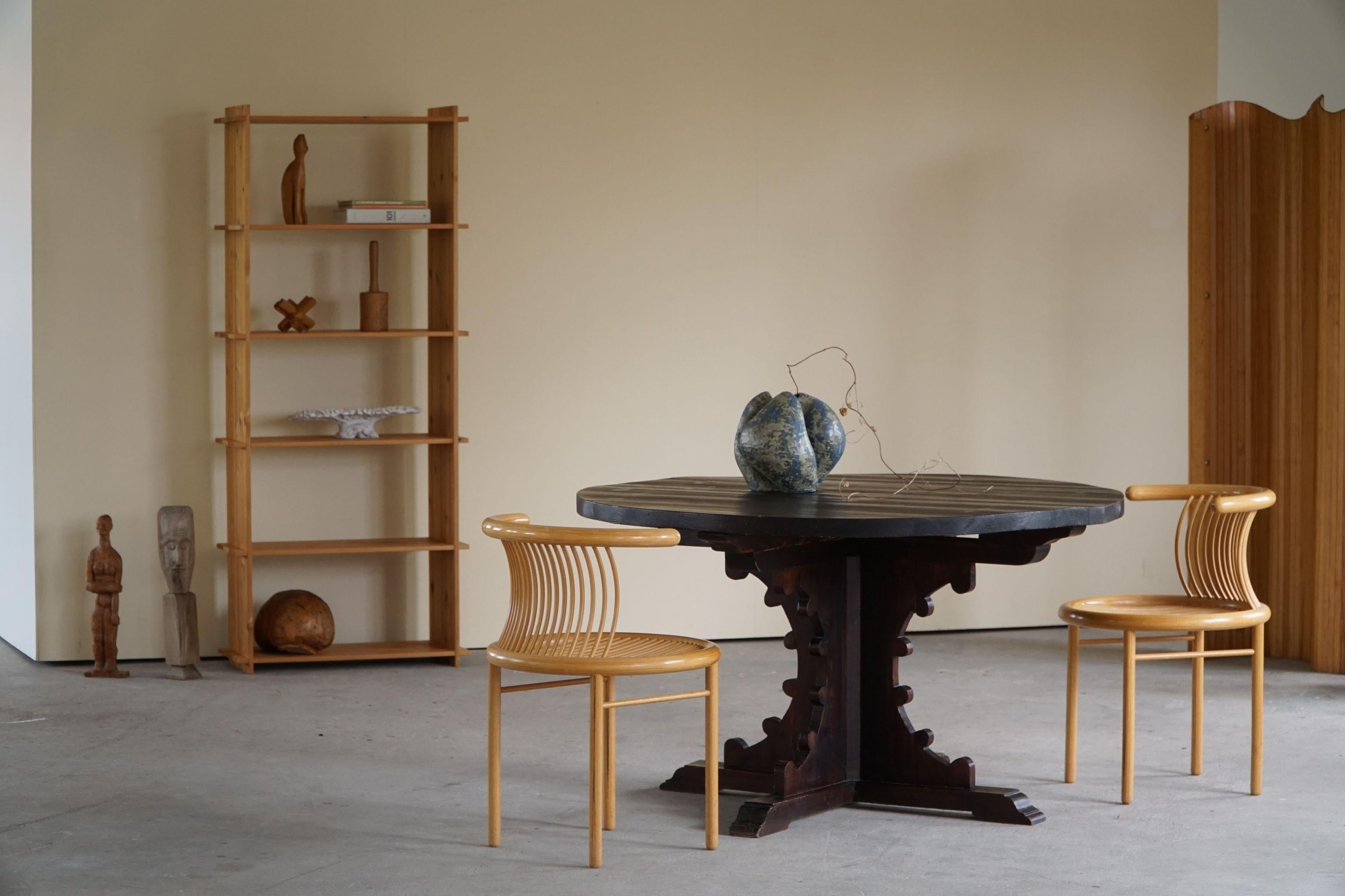 Beautiful sculptural round dining table in stained pine. Made by a French Cabinetmaker in 1940s. 

This fine decorative brutalist, baroque style table will complementary many interior styles. A modern, Scandinavian or an Art Deco home decor.