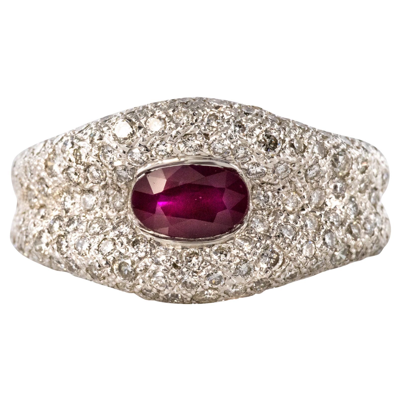 Anello moderno francese con rubino e diamante in oro bianco 18 carati