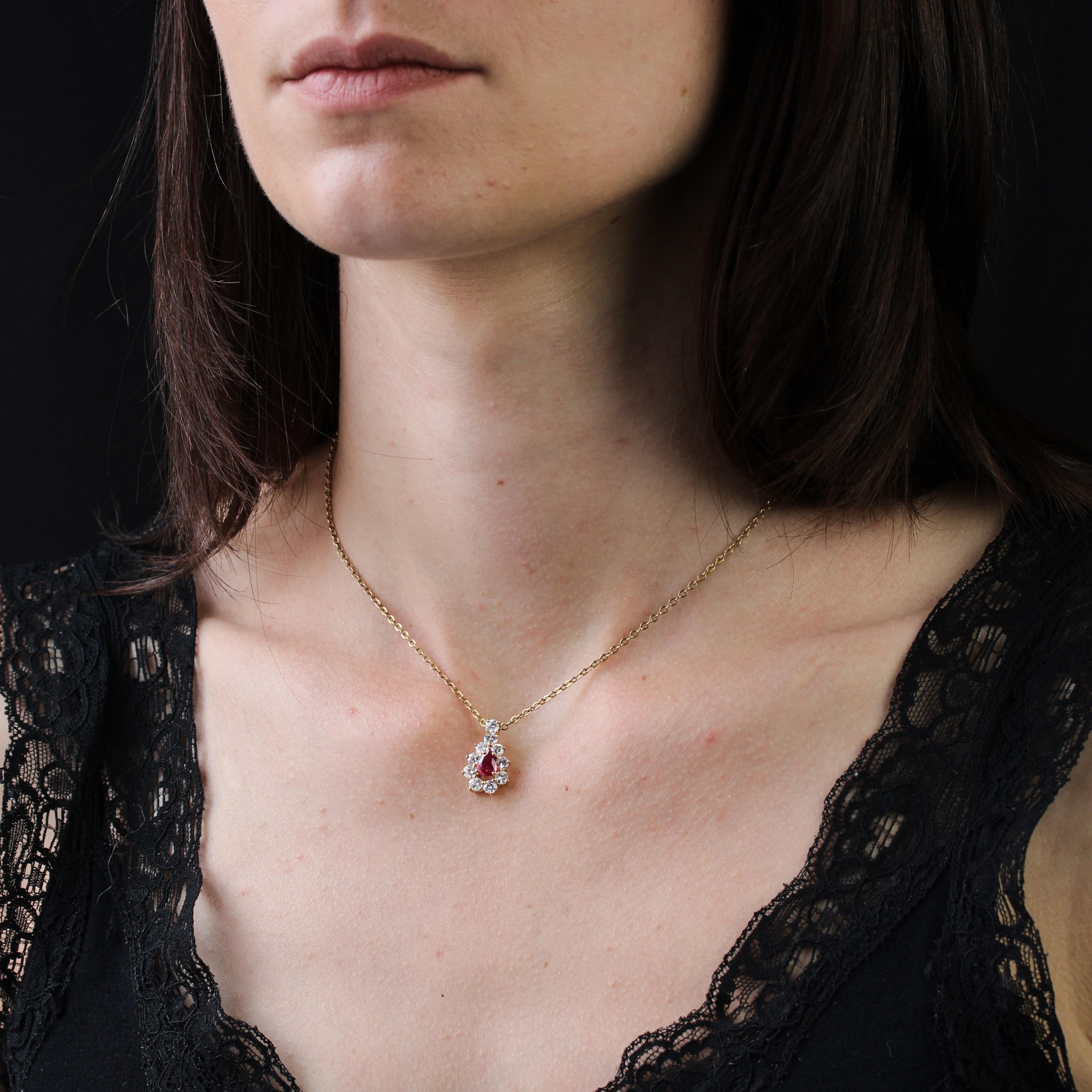 De las mujeres Colgante moderno francés de oro amarillo de 18 quilates con forma de margarita y diamantes de rubí en venta