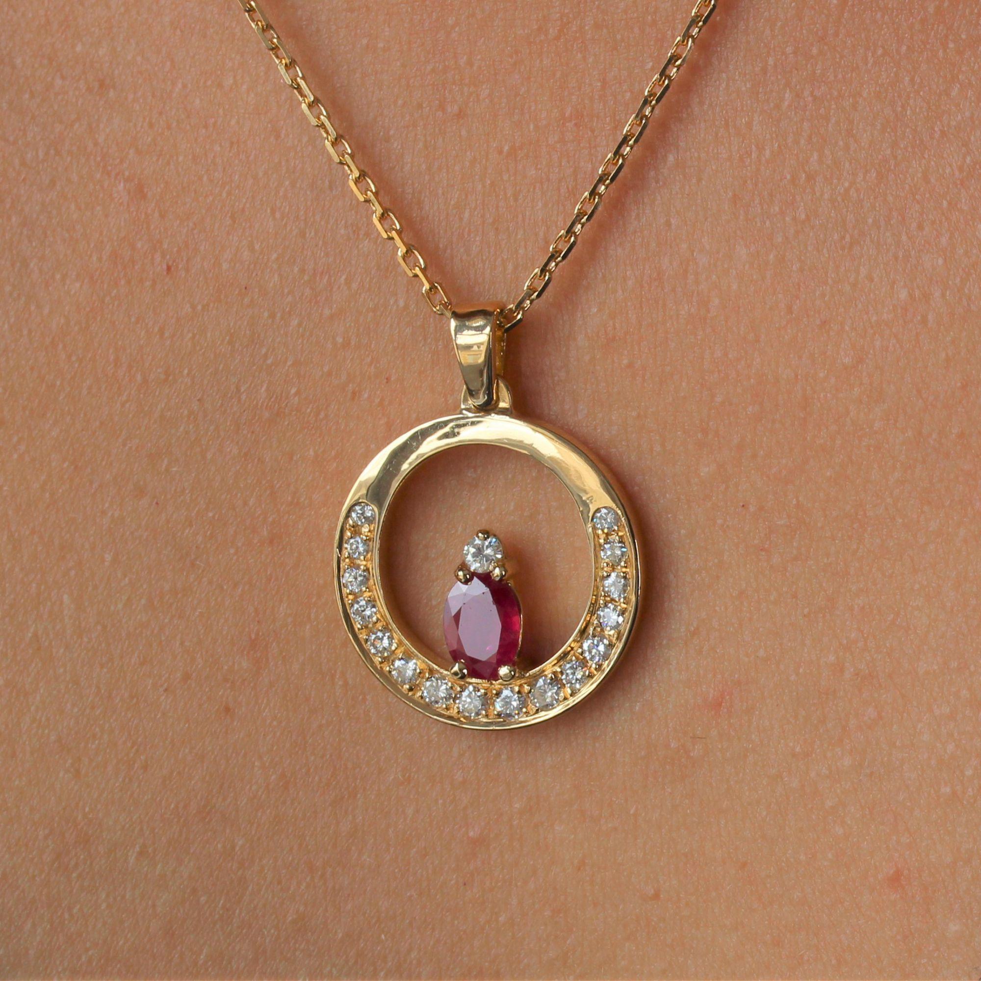 French Modern Ruby Diamonds 18 Karat yellow Gold Pendant and Chain For Sale 5