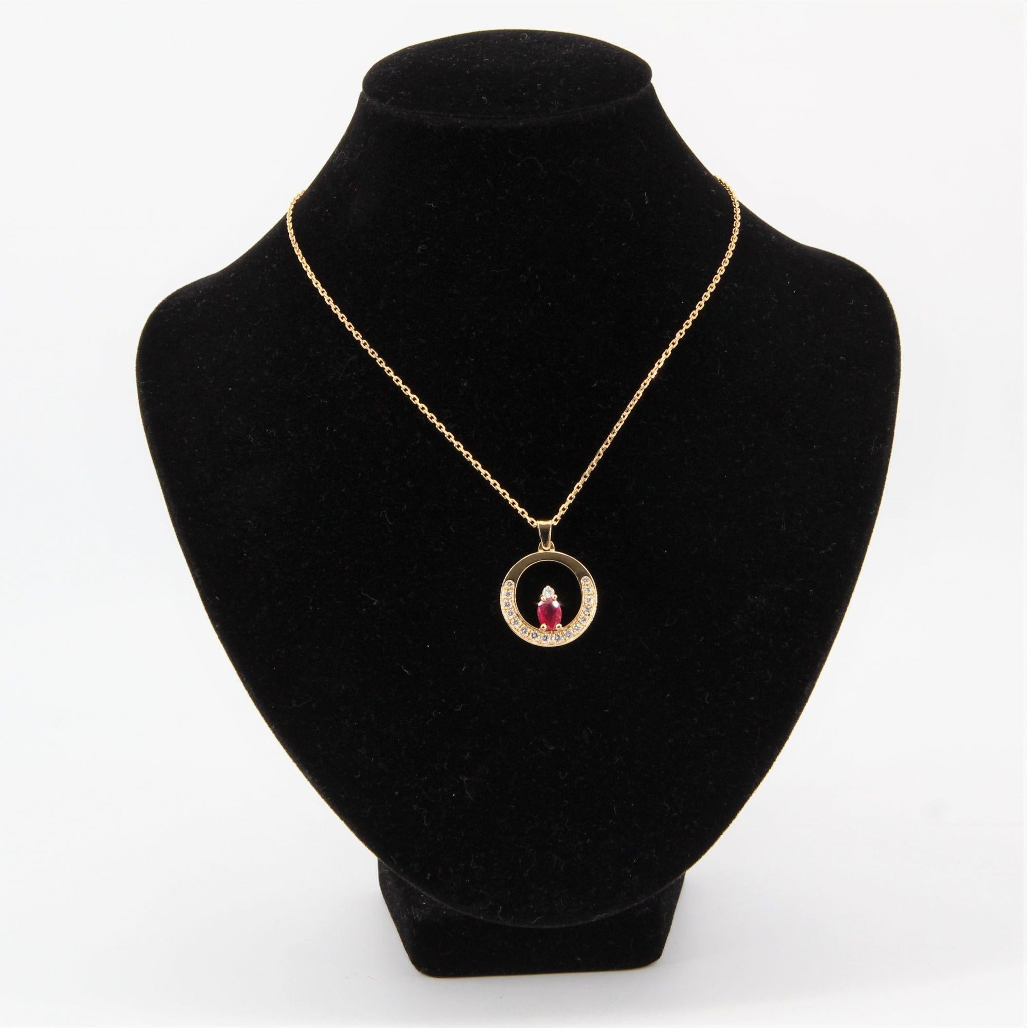 French Modern Ruby Diamonds 18 Karat yellow Gold Pendant and Chain For Sale 3
