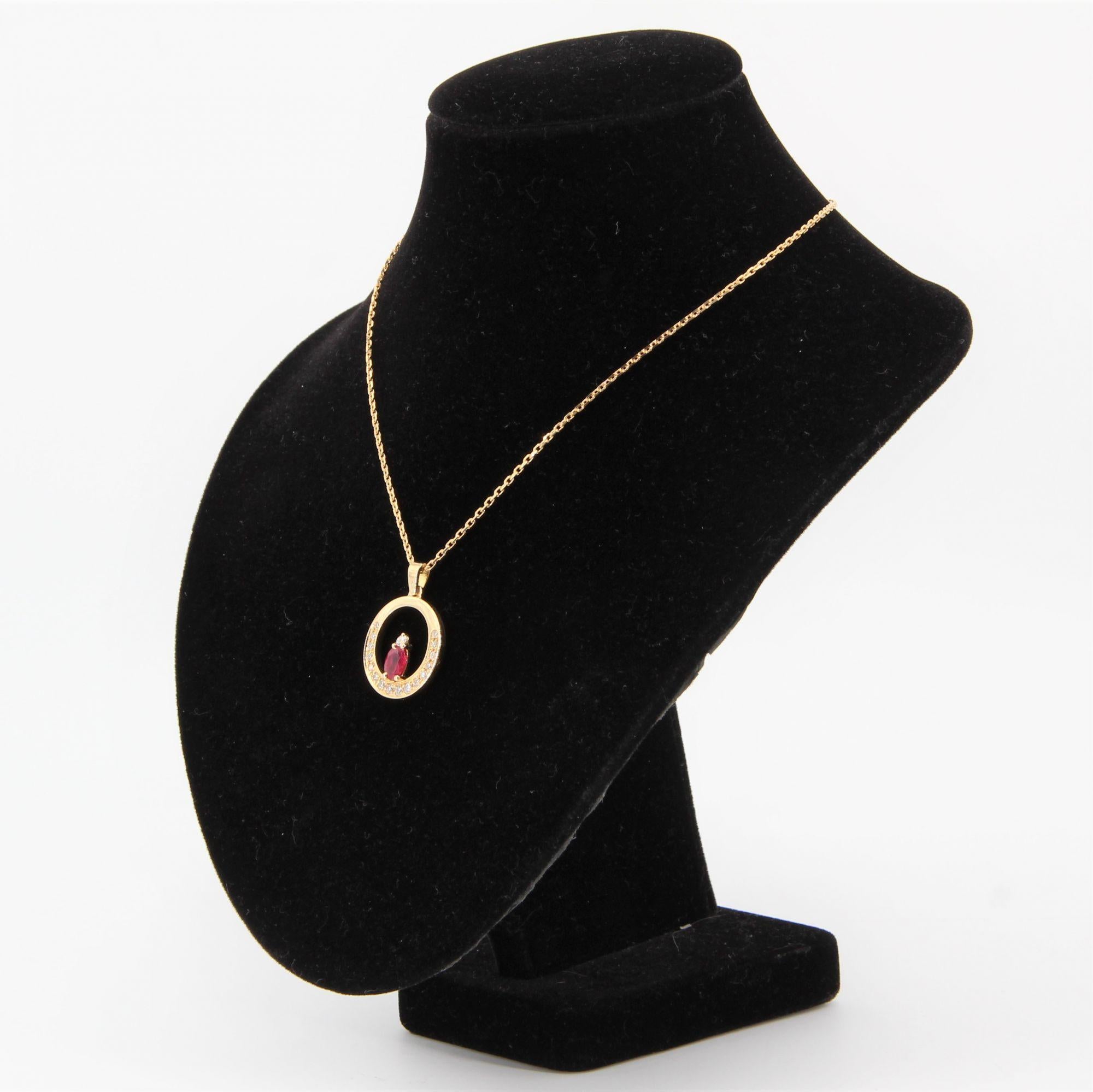 French Modern Ruby Diamonds 18 Karat yellow Gold Pendant and Chain For Sale 4