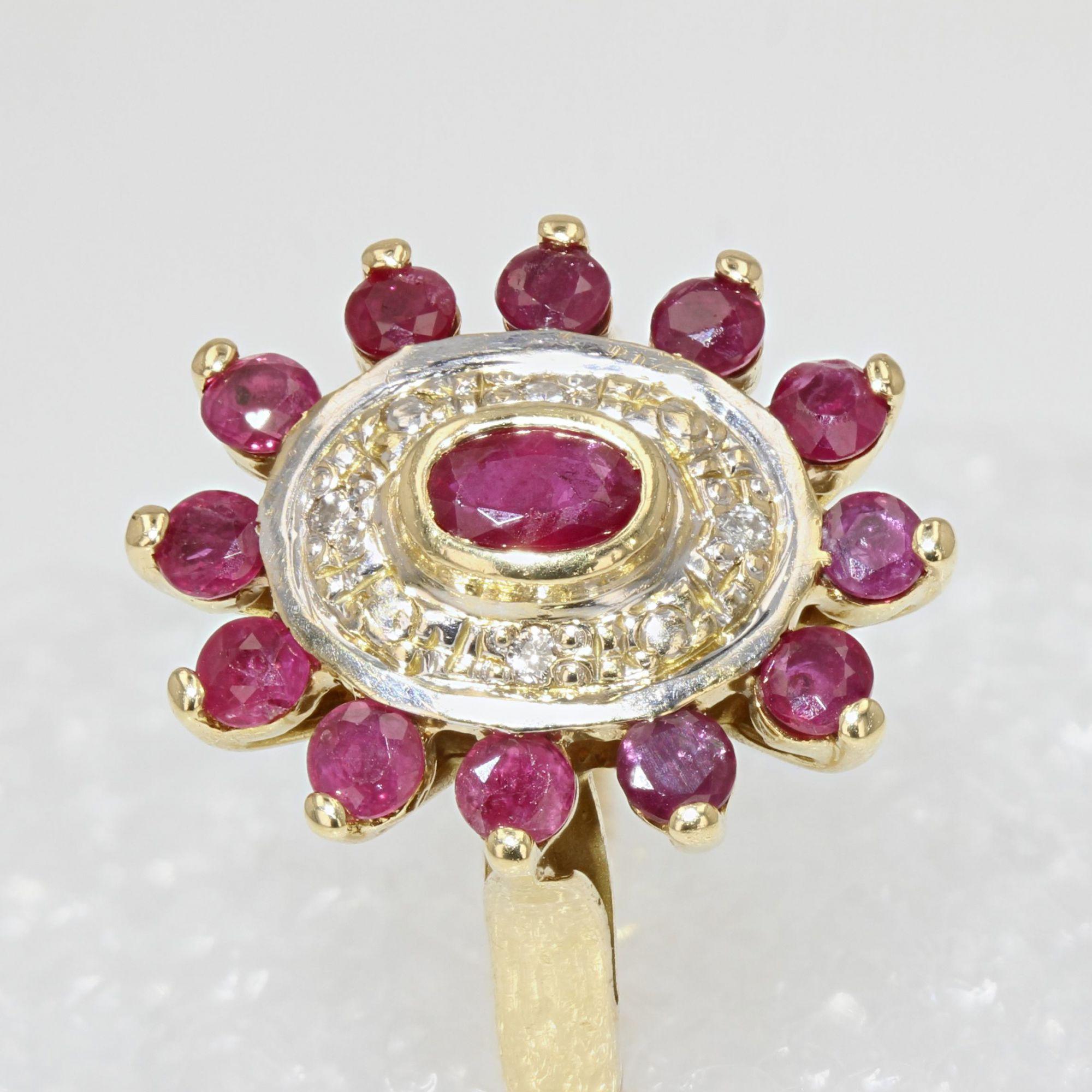 Taille ovale Bague moderne française en or jaune 18 carats avec rubis et diamants en vente
