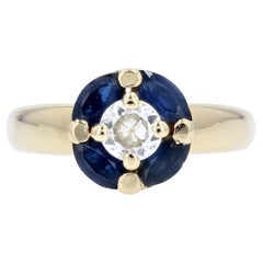 French Modern Sapphire Diamonds 18 Karat Yellow Gold Ring