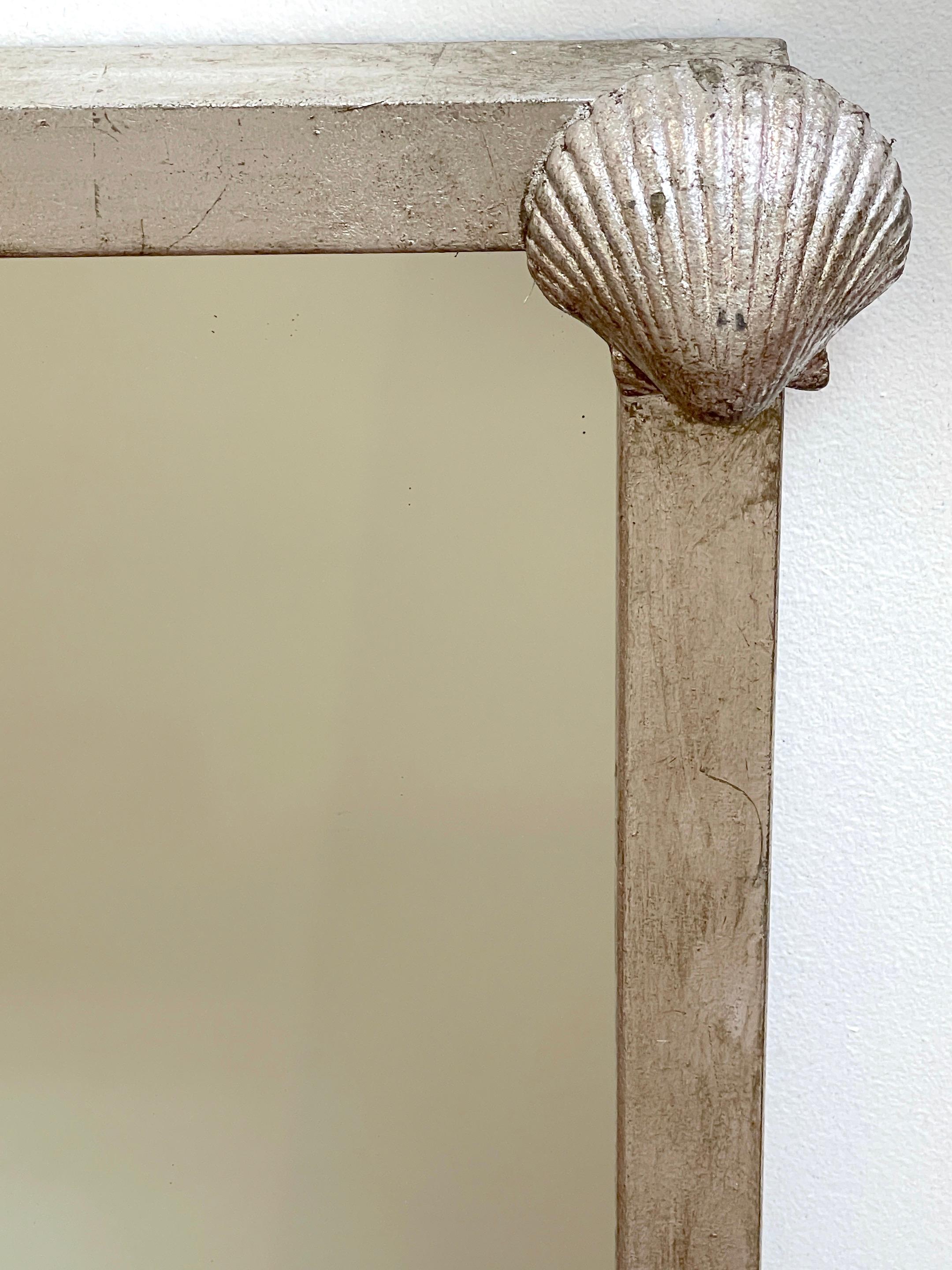 Argenté Miroir moderne français en métal argenté à motif de coquillage, deuxième miroir disponible  en vente