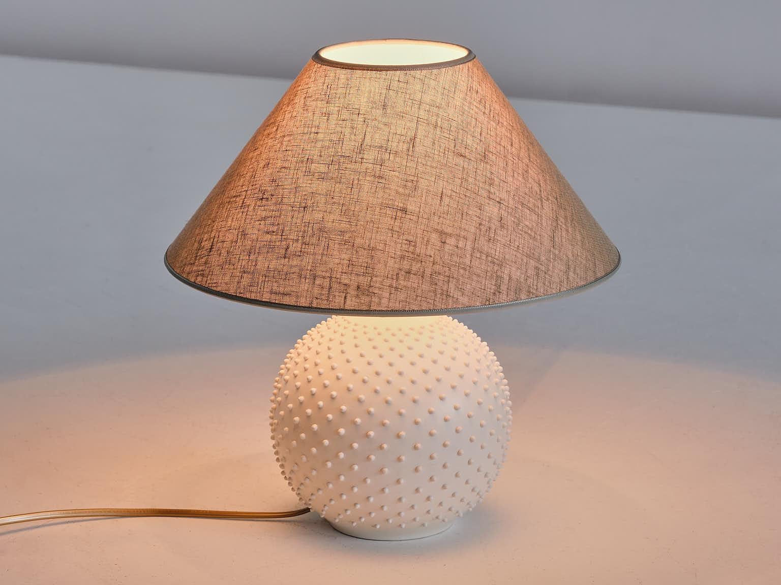 Mid-Century Modern Alvino Bagni Sphere Table Lamp in White Textured Ceramic, Italy, 1970s For Sale