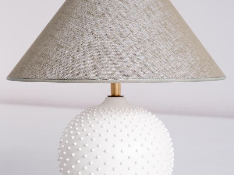 French Modern Sphere Table Lamp in White Textured Ceramic, 1950s For Sale 3