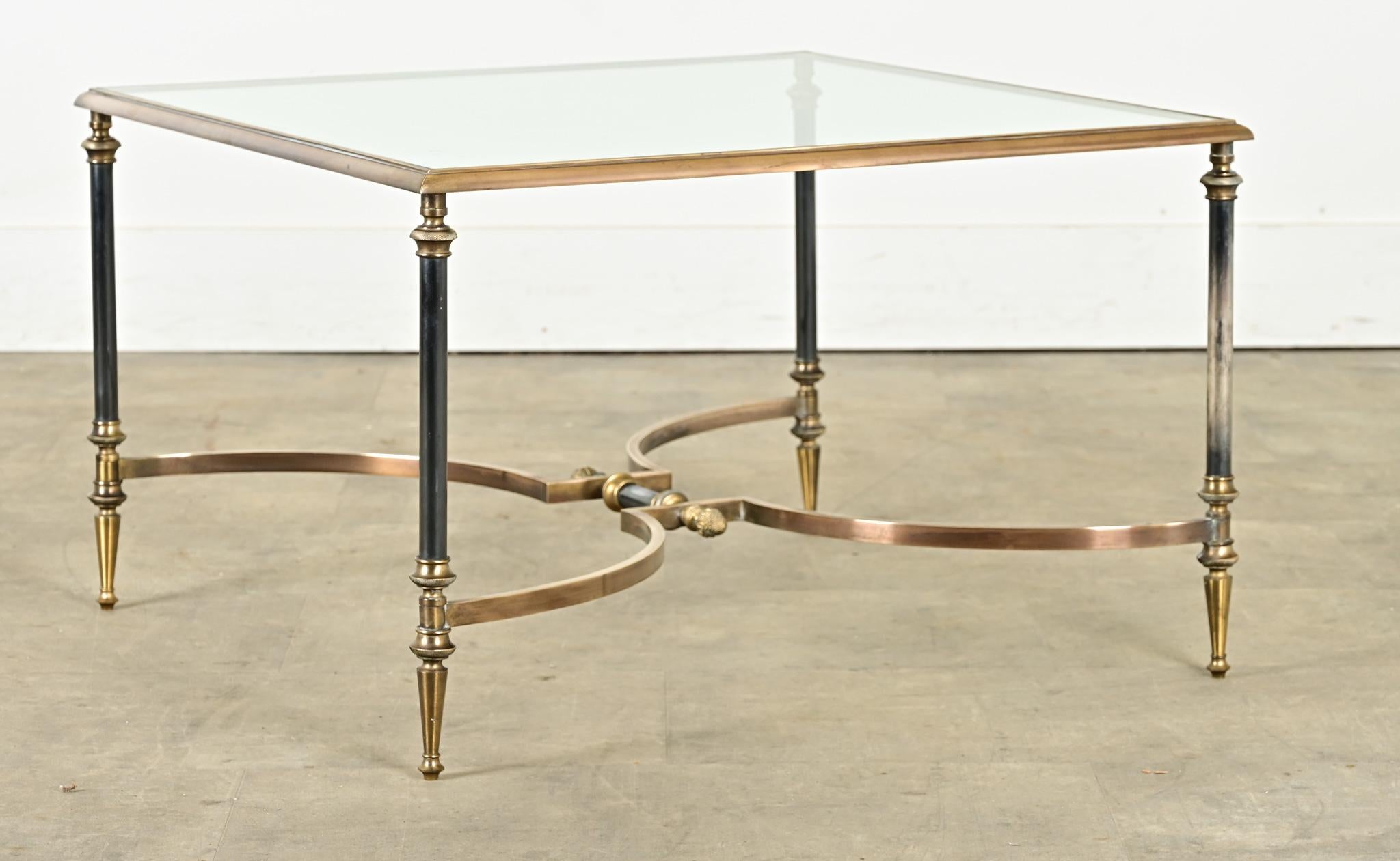 Laiton Table basse carrée moderne française en laiton et verre en vente