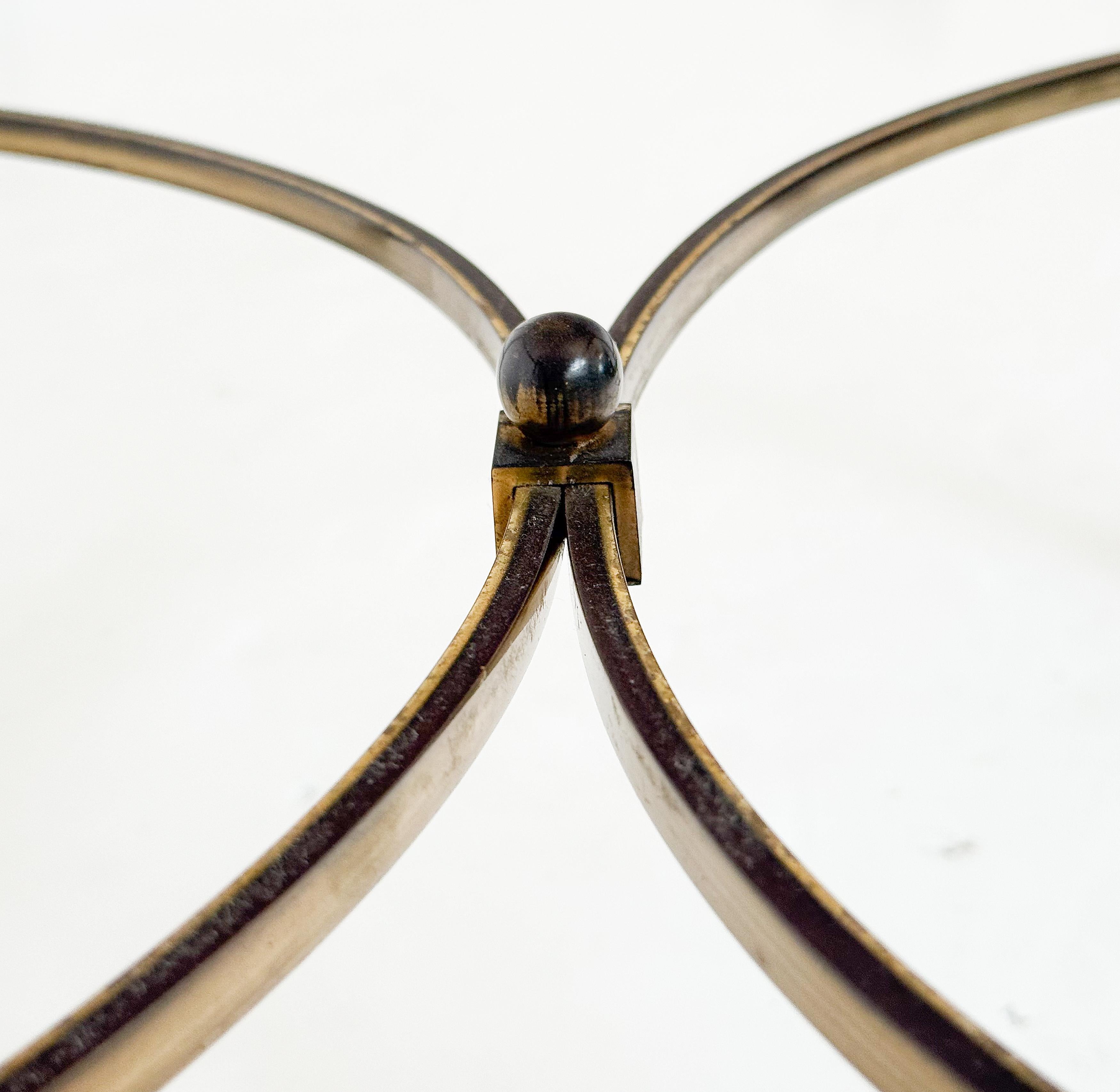 Verre Table basse de cocktail ou de café carrée en laiton avec plateau en verre en vente