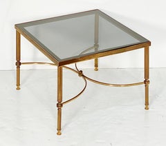Mesa baja cuadrada francesa moderna de cóctel o café de latón con tapa de cristal ahumado