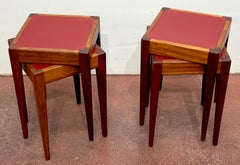 Tables empilables modernes françaises dans le style de Jacques Adnet France Circa 1960s