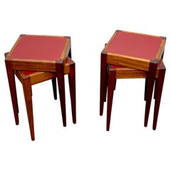 Tables empilables modernes françaises dans le style de Jacques Adnet France Circa 1960s