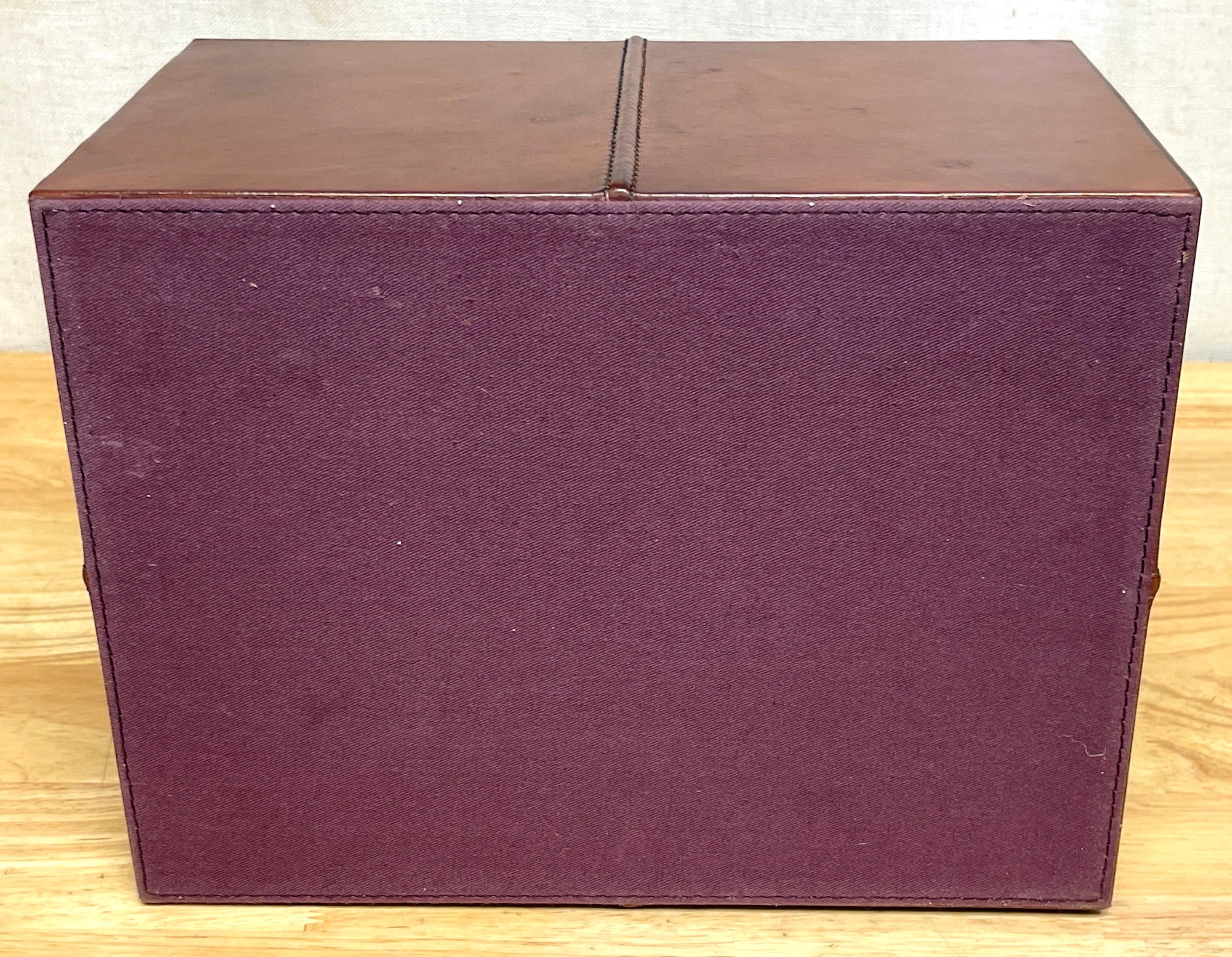 Boîte de table rectangulaire française moderne en cuir cousu en vente 4